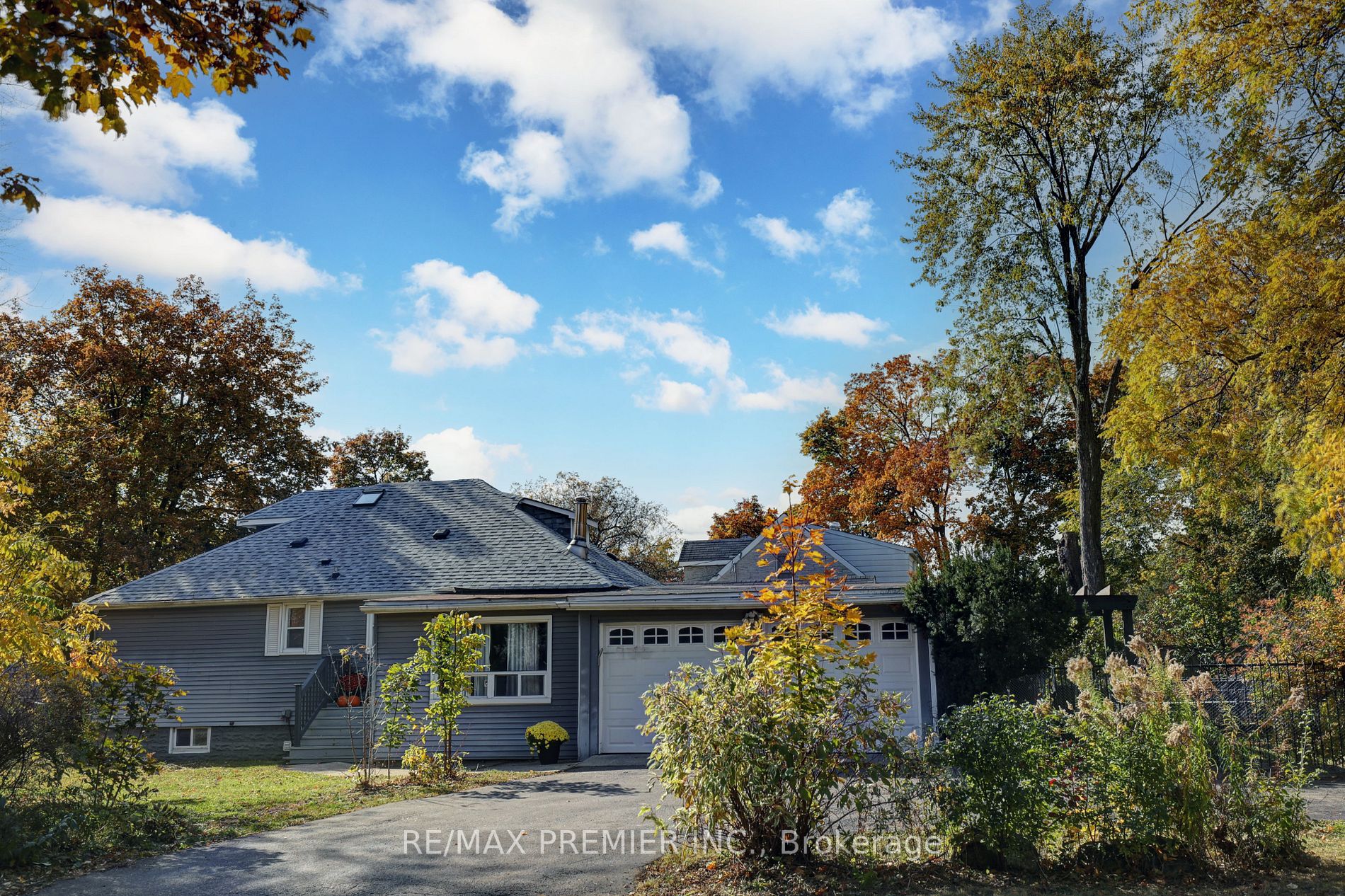 151 Richmond St