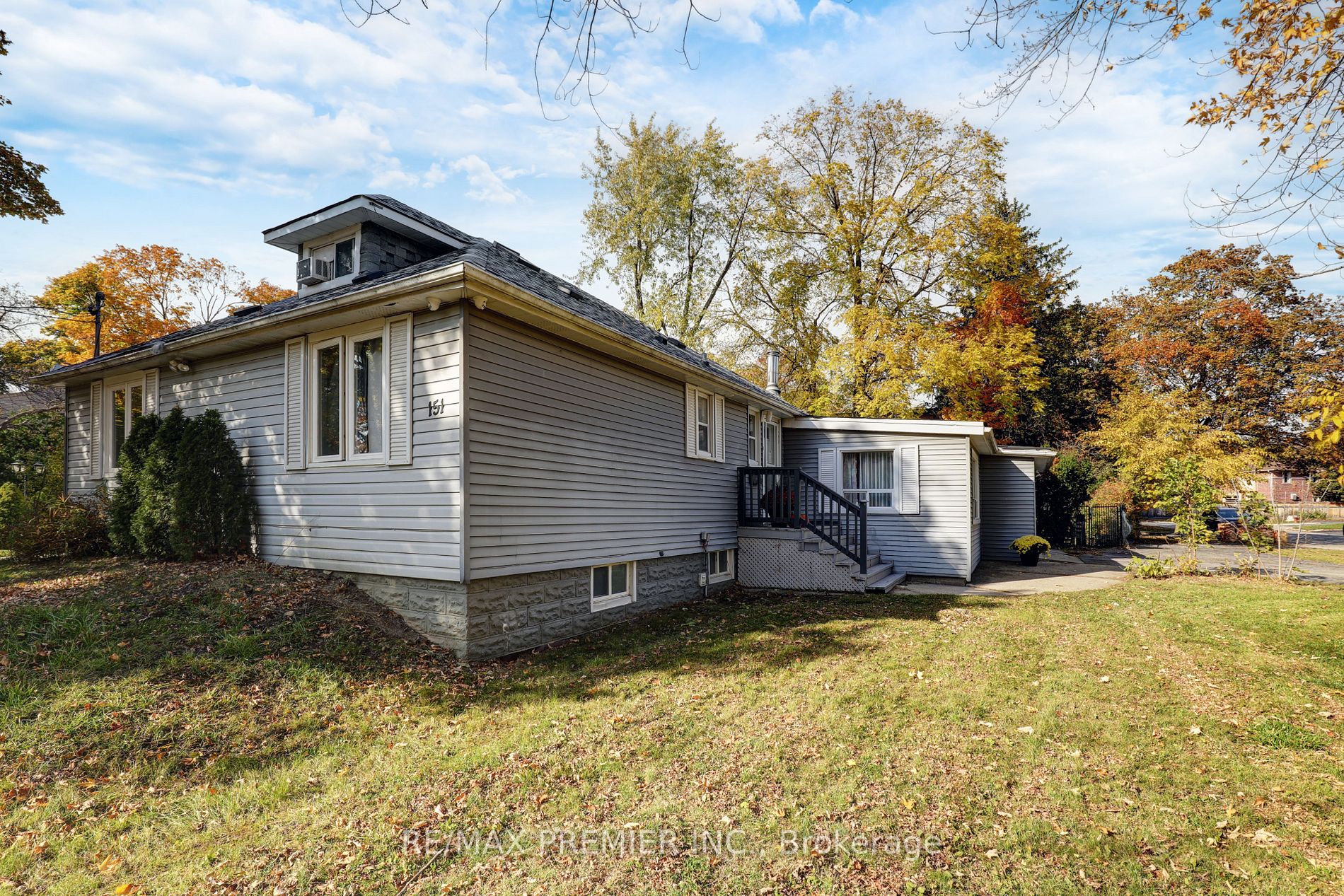 151 Richmond St