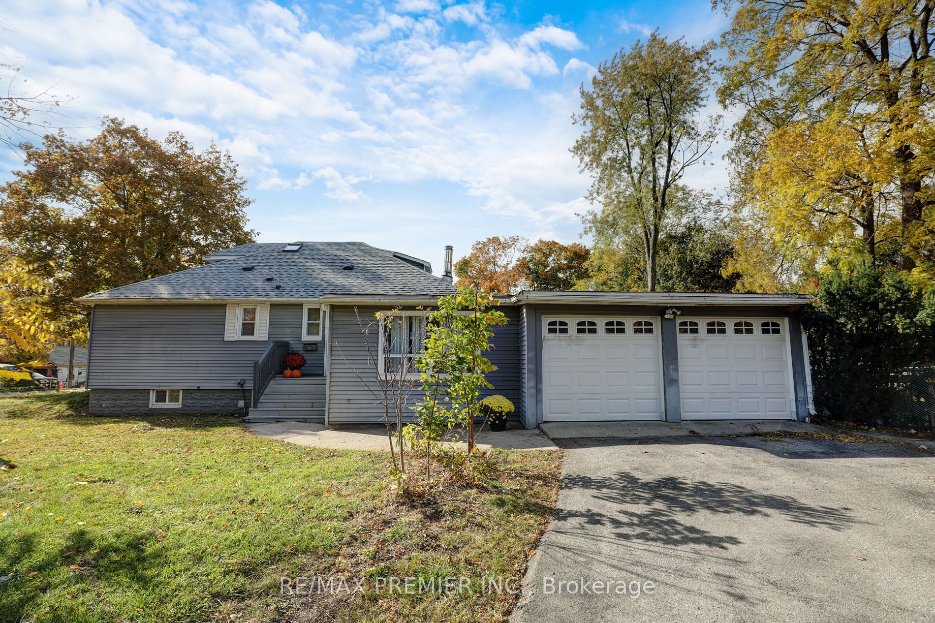 151 Richmond St