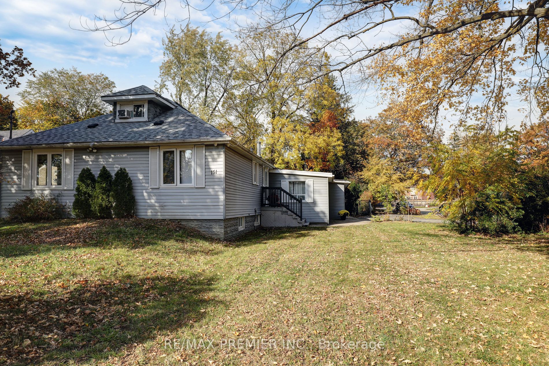 151 Richmond St