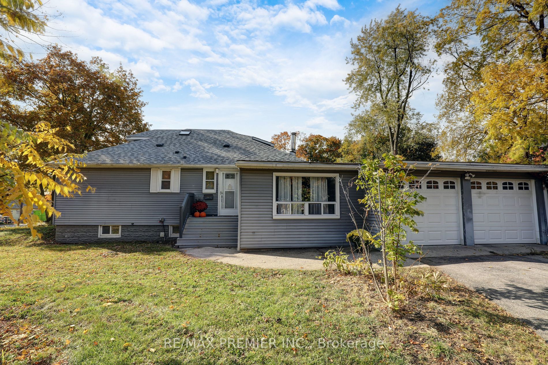 151 Richmond St