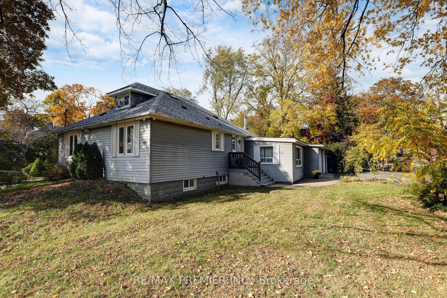 151 Richmond St