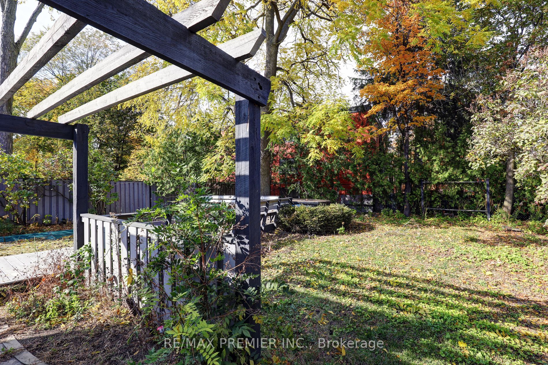 151 Richmond St