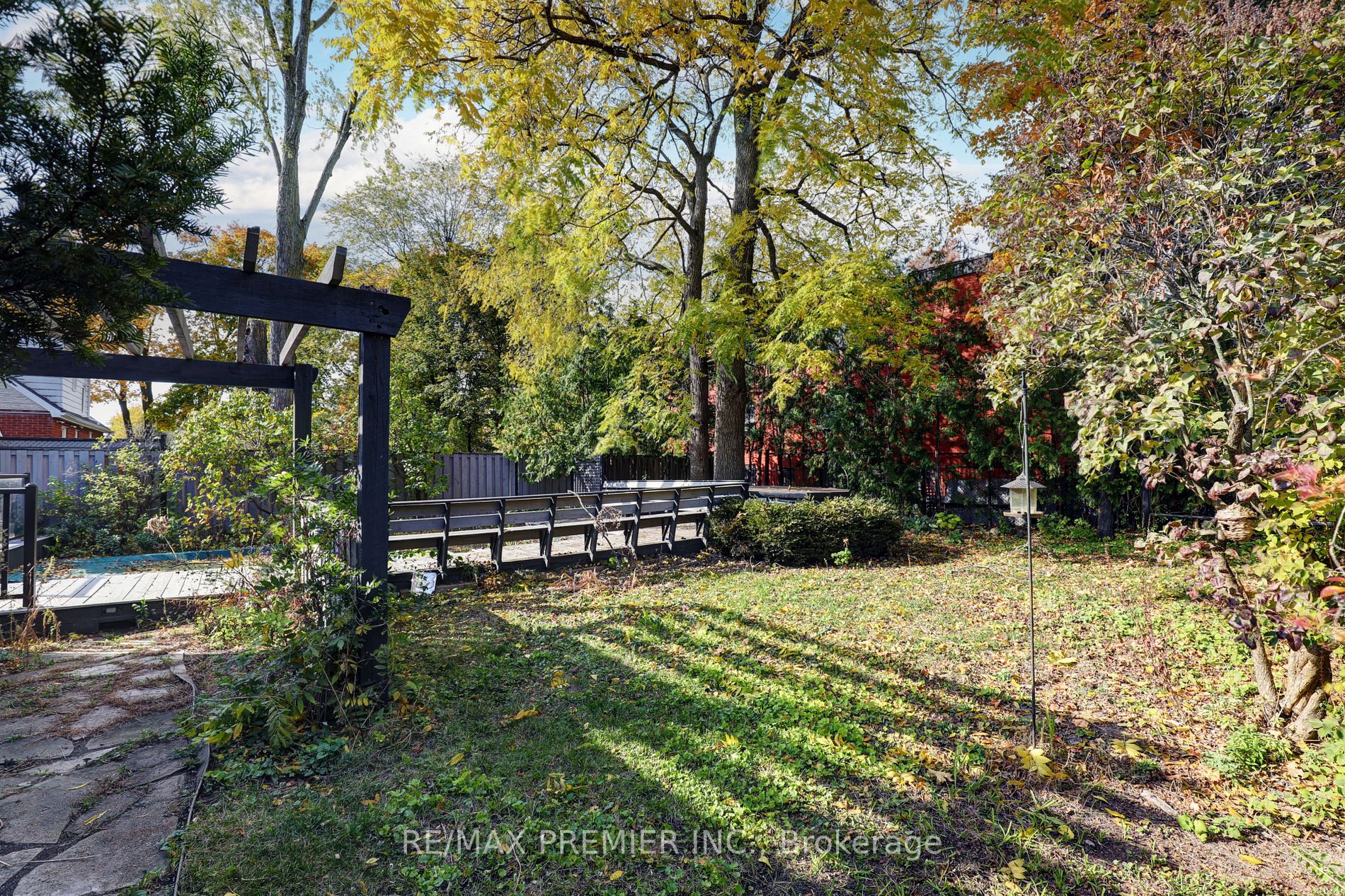 151 Richmond St