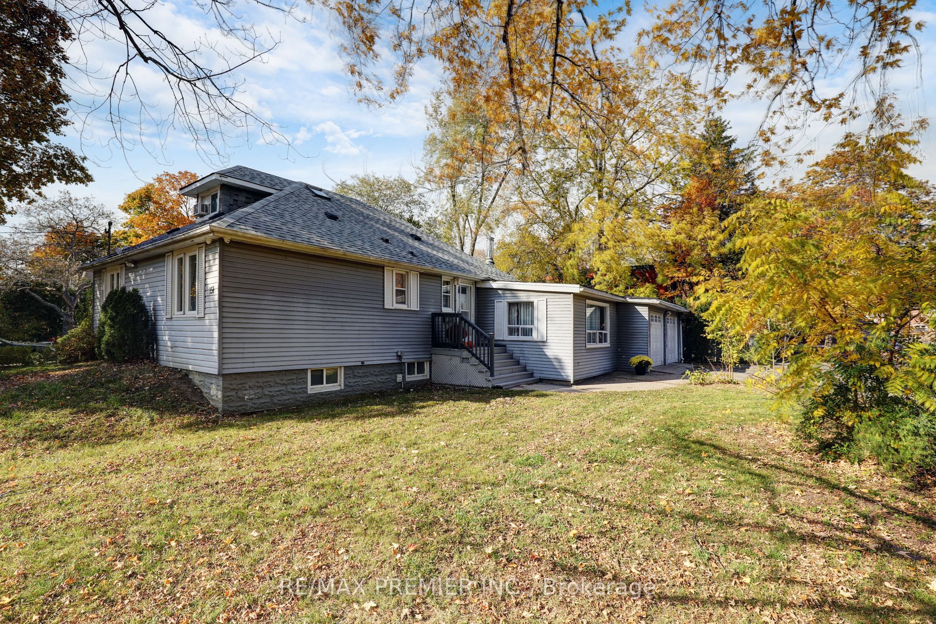 151 Richmond St