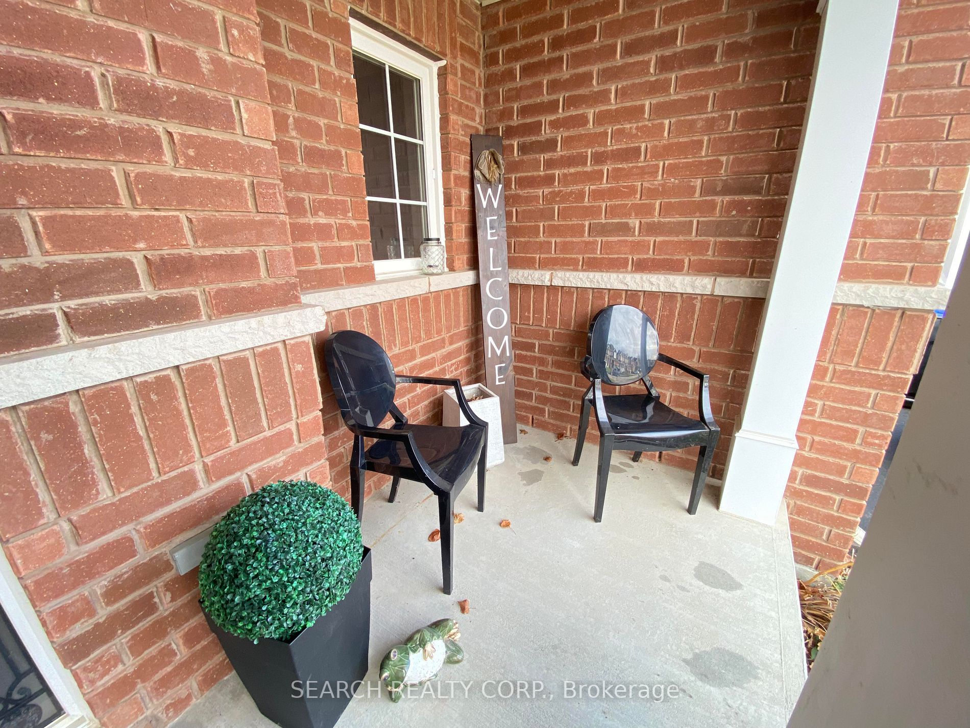 116 Collier Cres