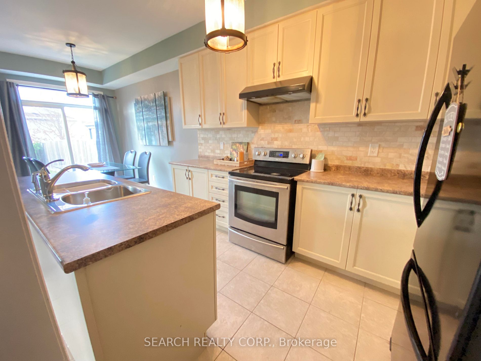 116 Collier Cres