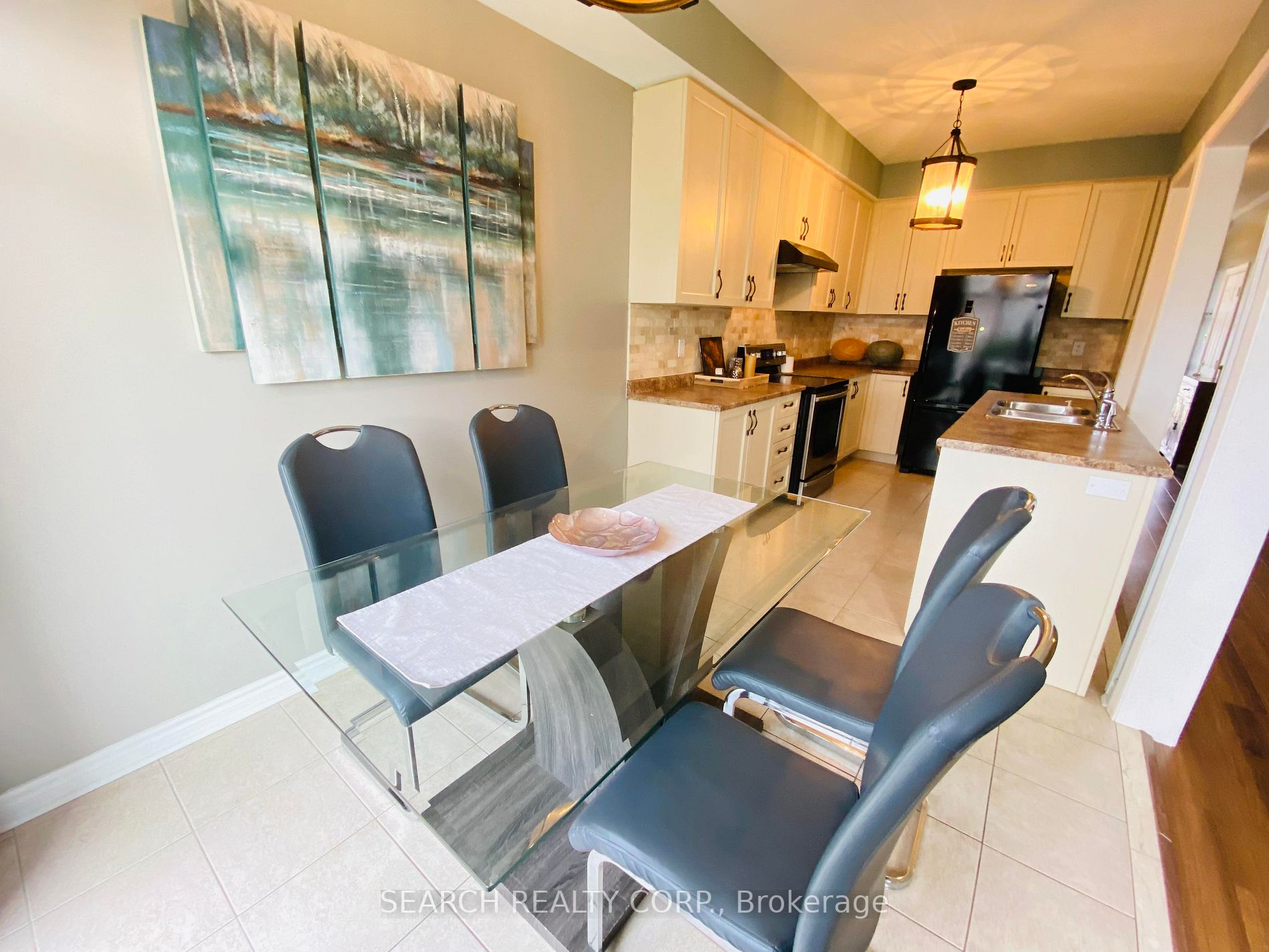 116 Collier Cres