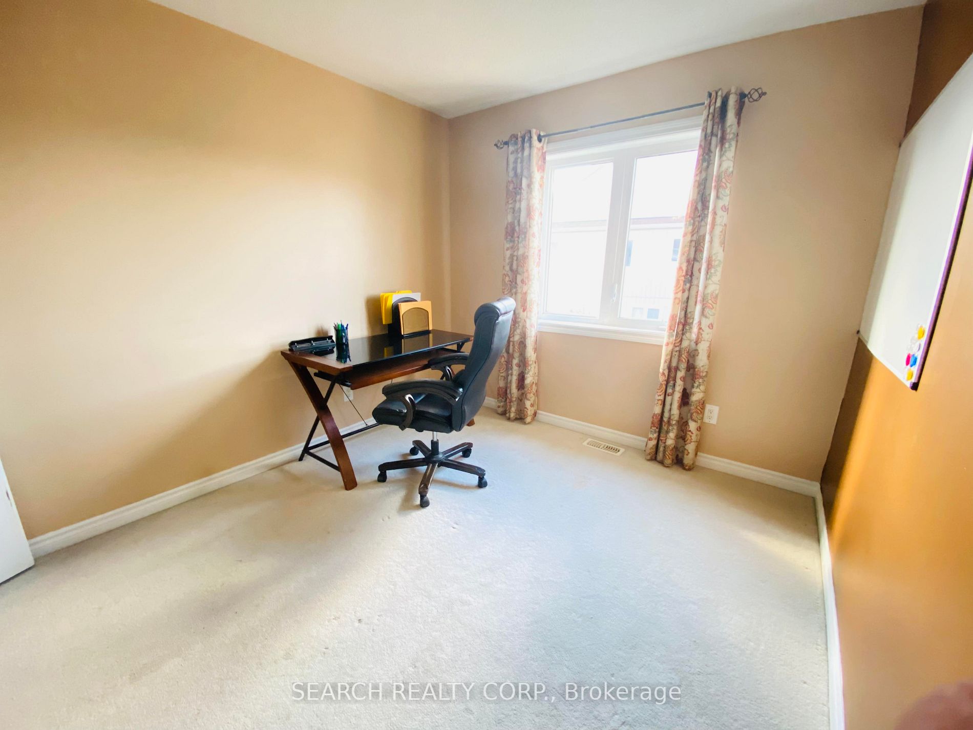 116 Collier Cres