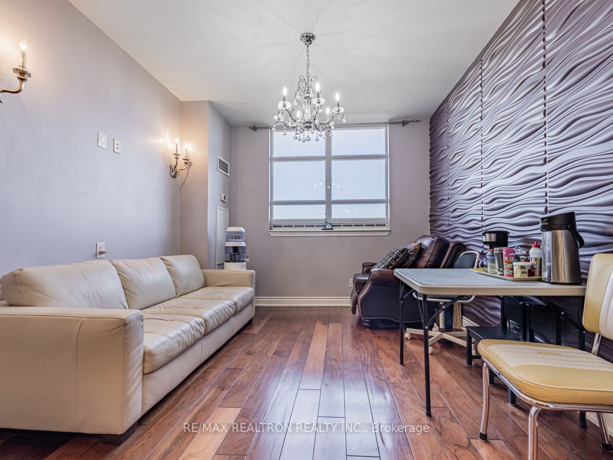 9245 Jane St, ##1414