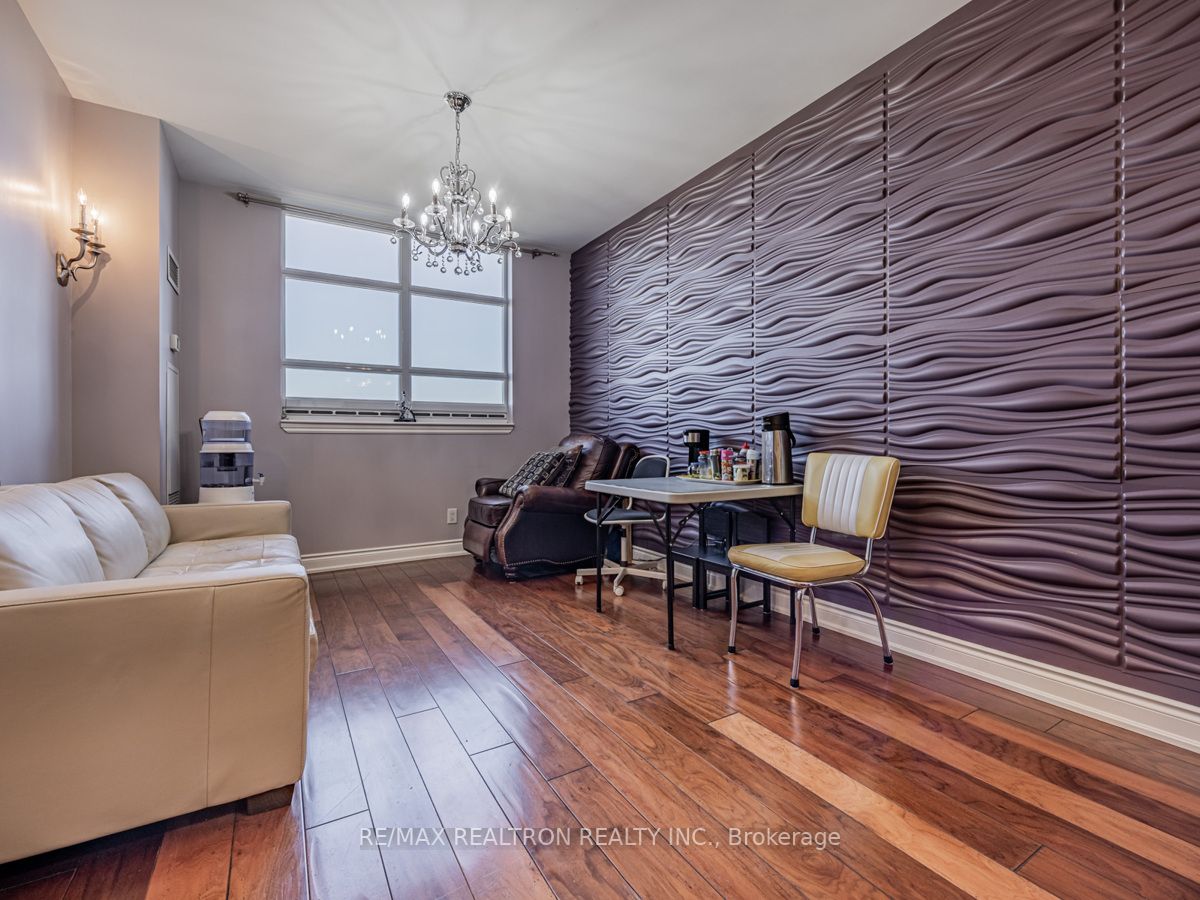 9245 Jane St, ##1414