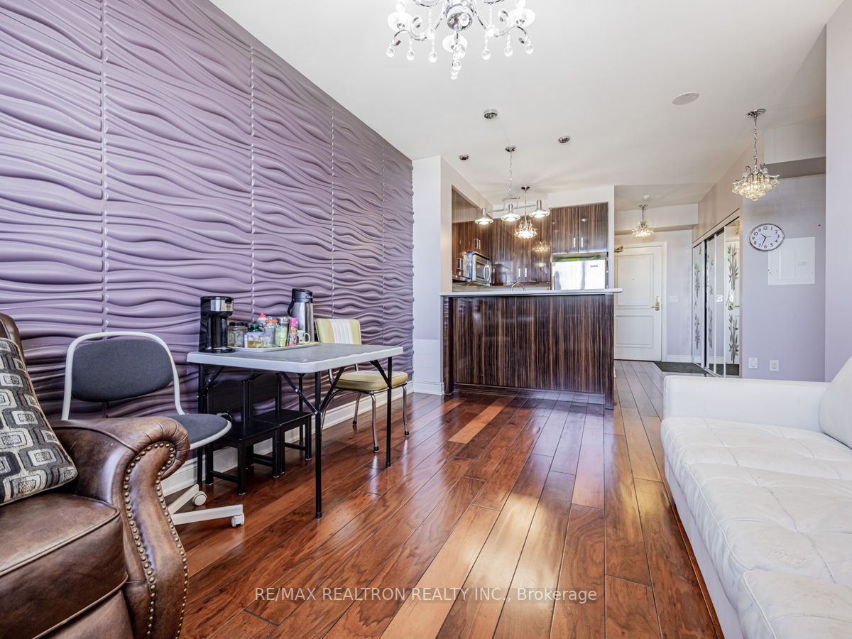 9245 Jane St, ##1414