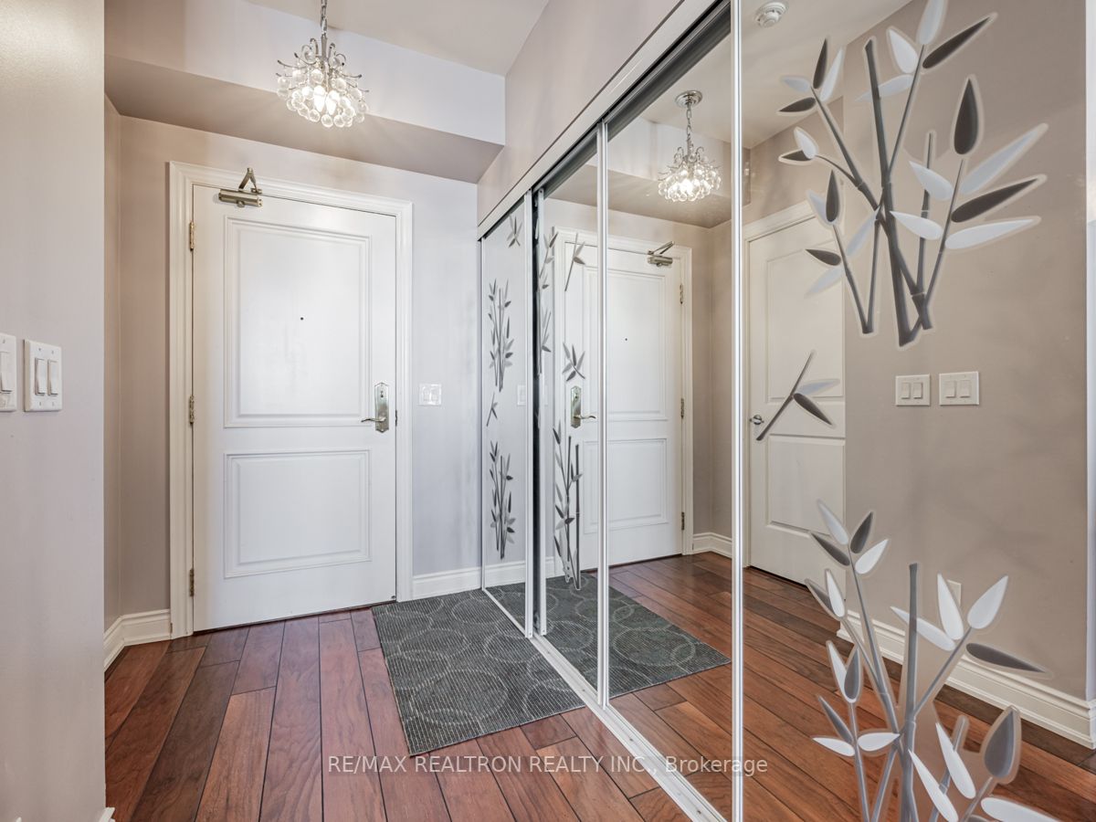 9245 Jane St, ##1414