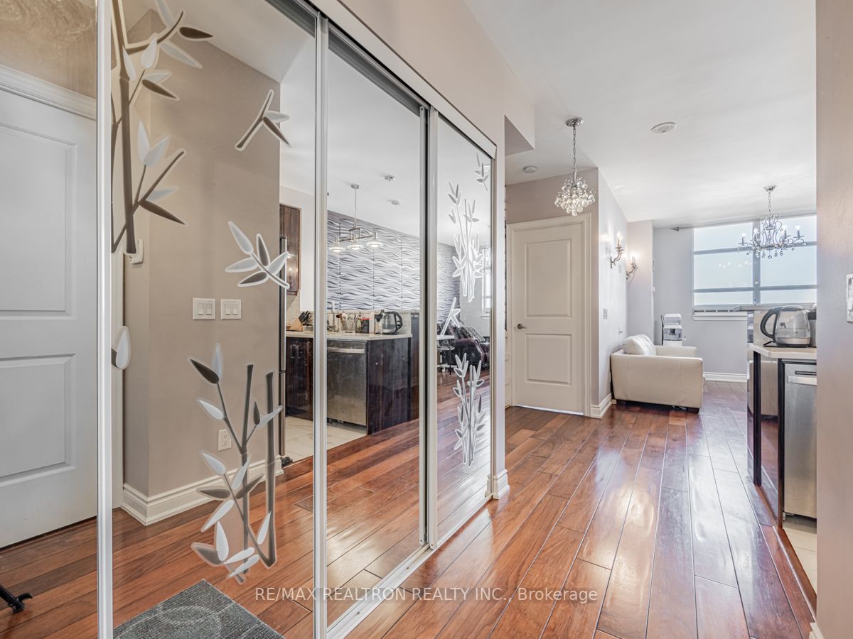 9245 Jane St, ##1414
