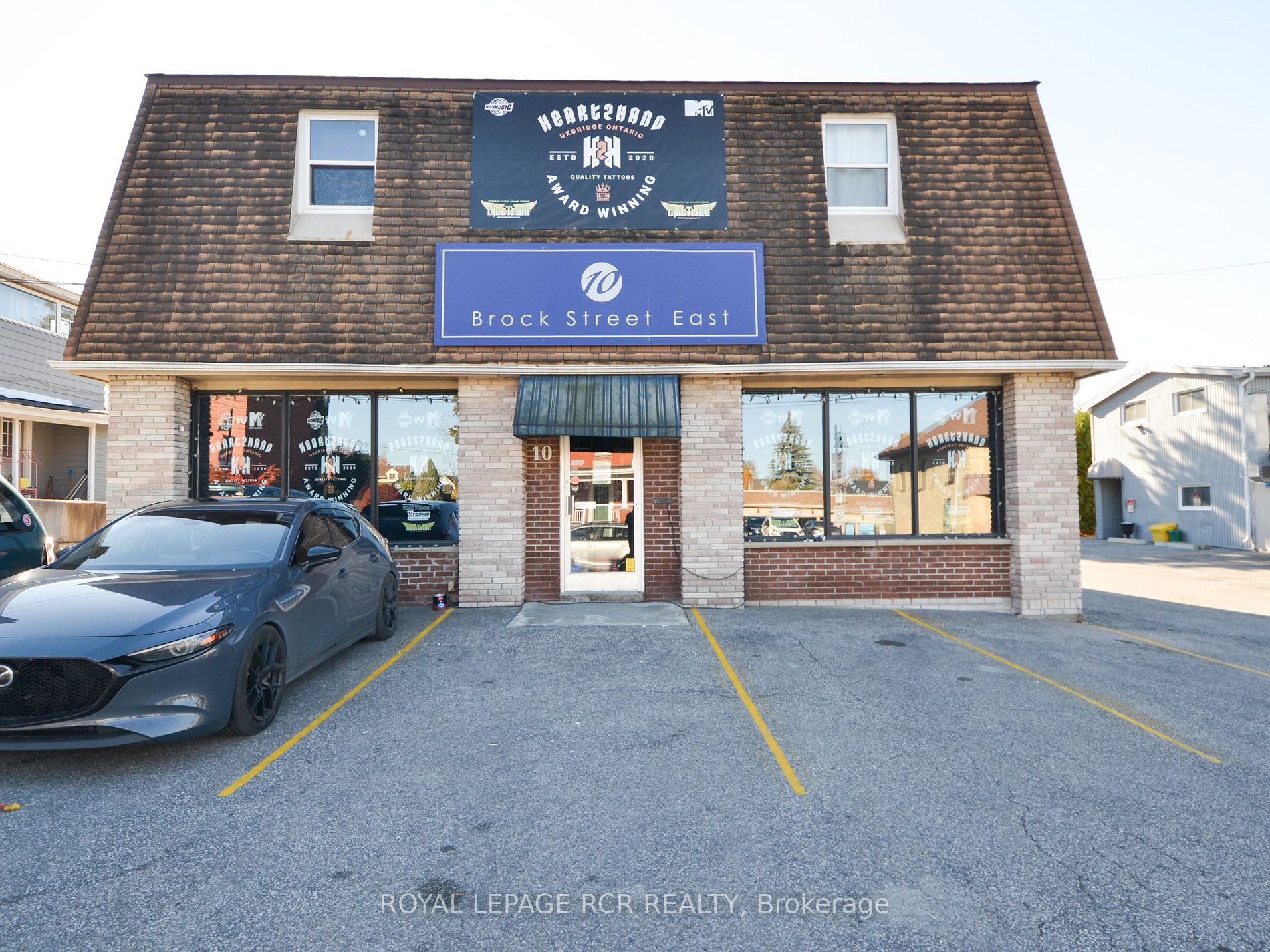 10 Brock St E
