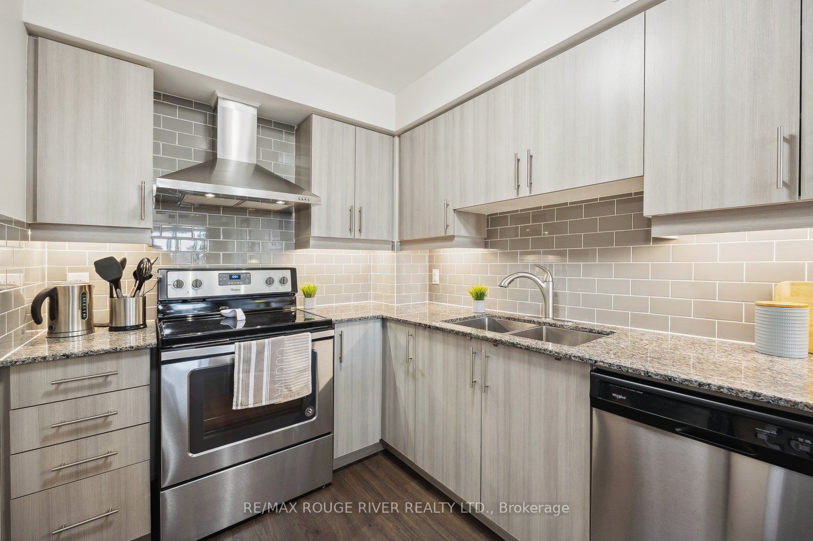 481 Rupert Ave, #405