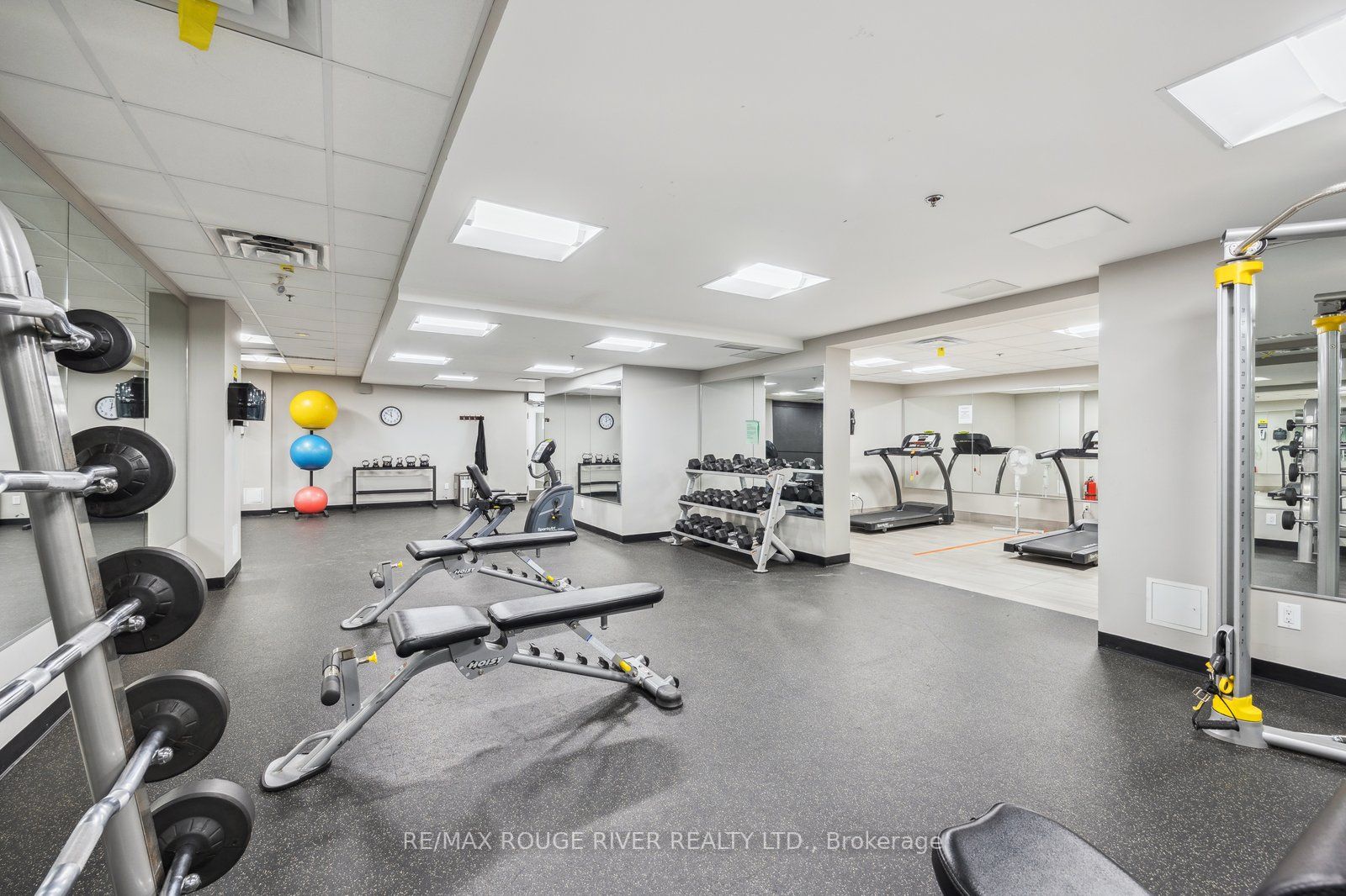 481 Rupert Ave, #405