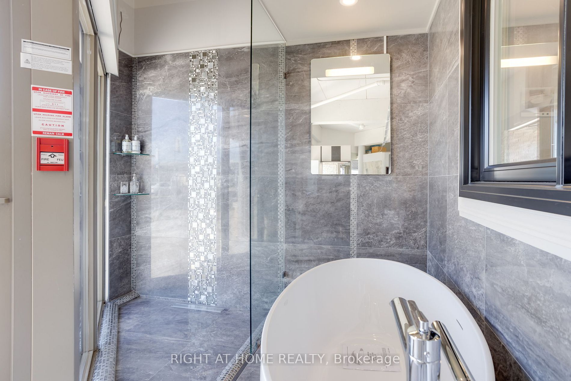 160 Wellington St, #2