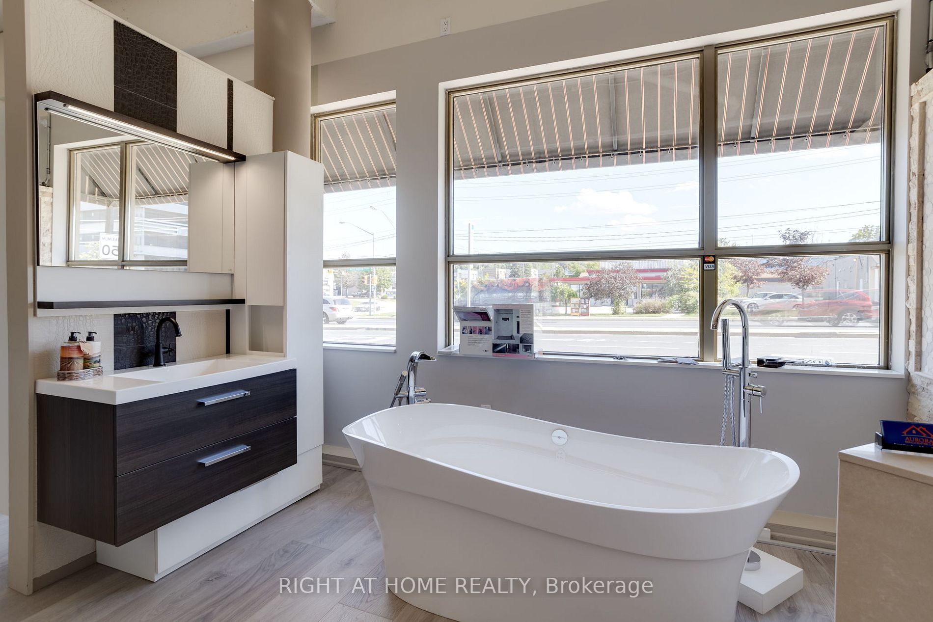 160 Wellington St, #2