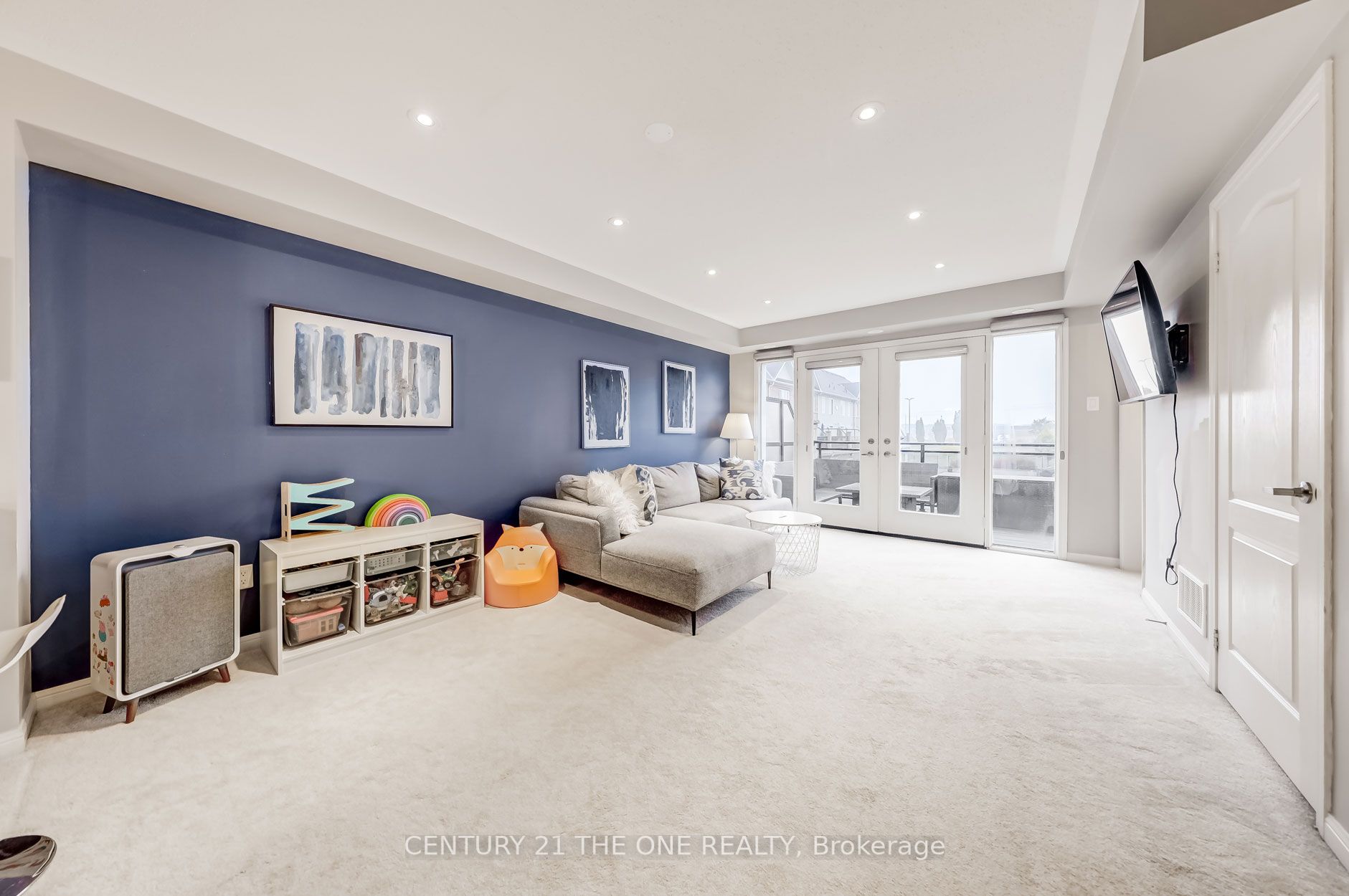 271 John West Way, #7