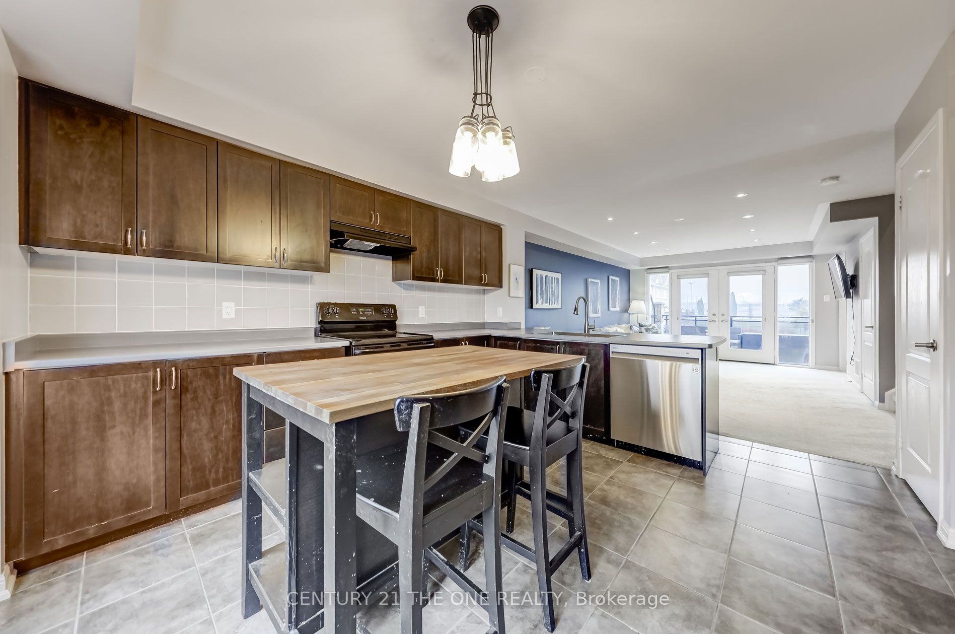 271 John West Way, #7