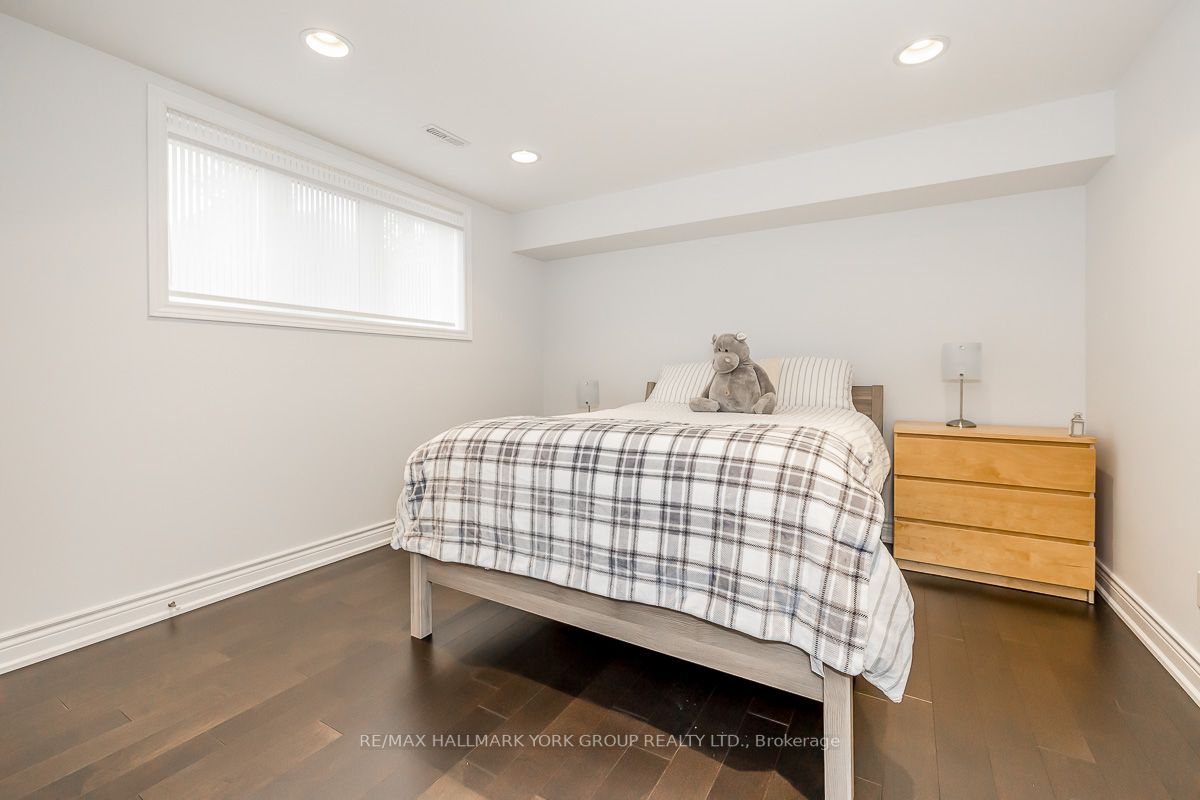 87 Weslock Cres