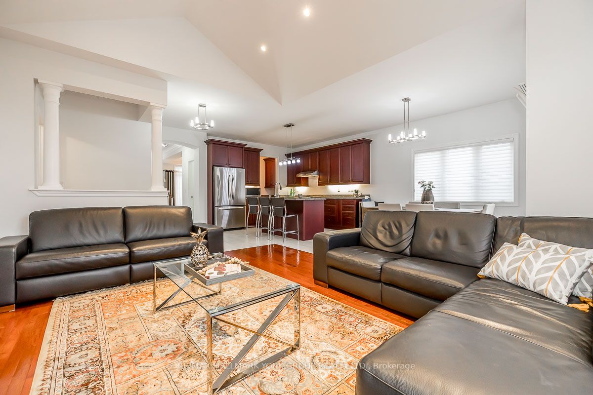 87 Weslock Cres