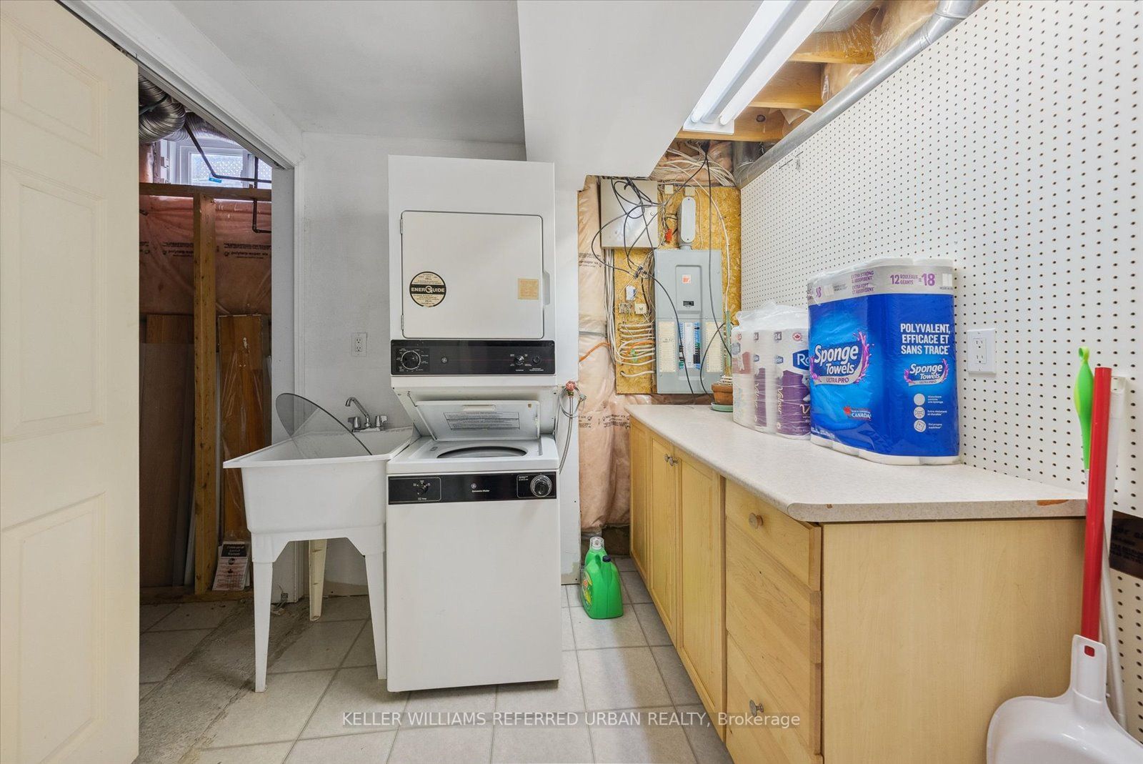 16 Hamills Cres
