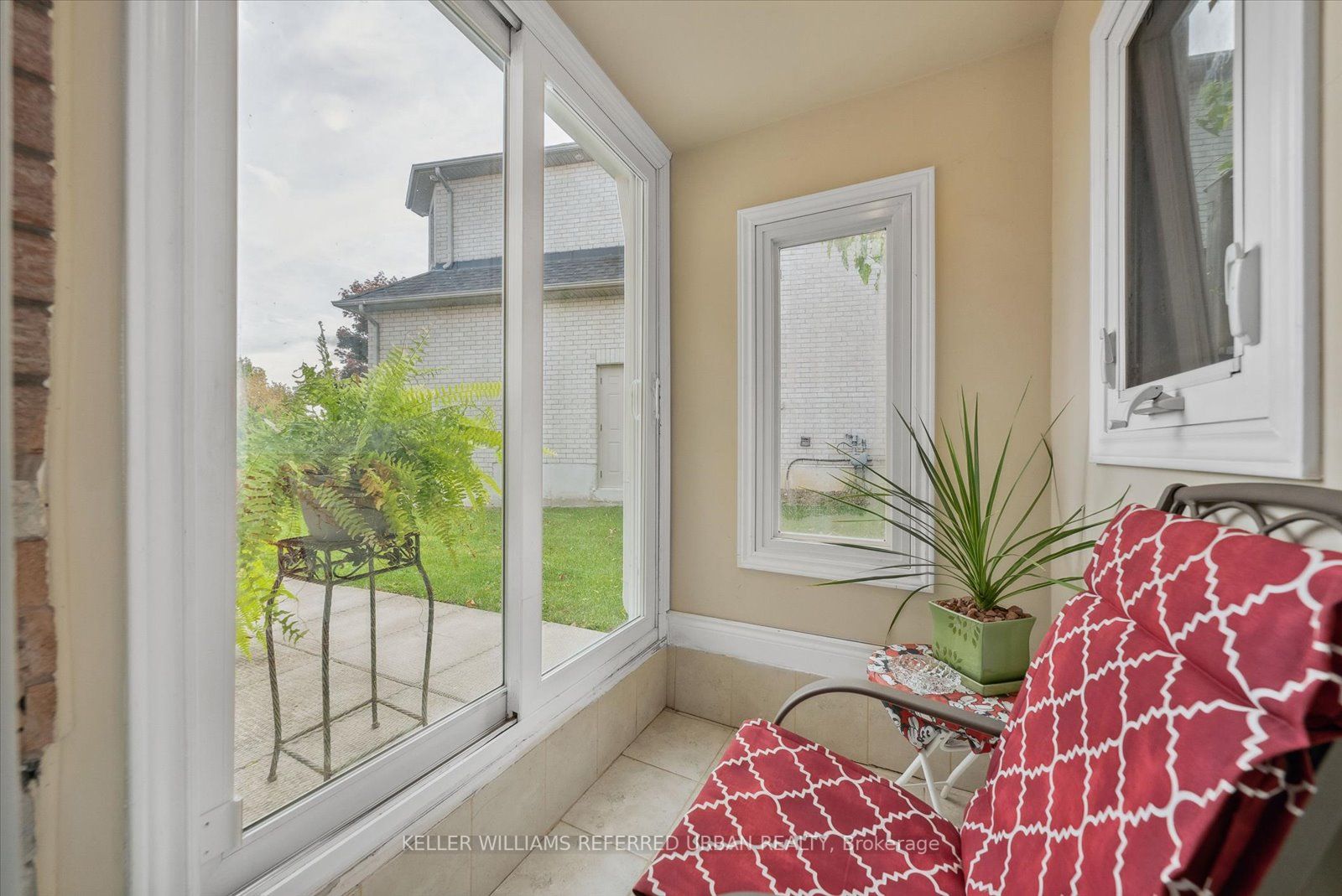 16 Hamills Cres