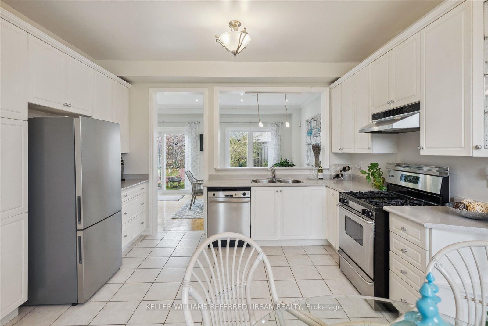 16 Hamills Cres
