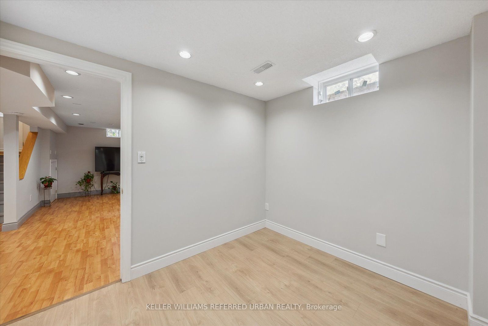 16 Hamills Cres