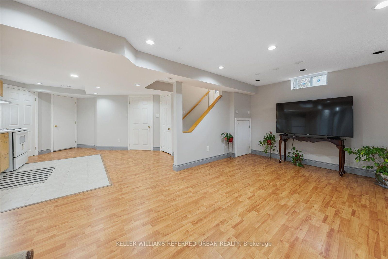 16 Hamills Cres