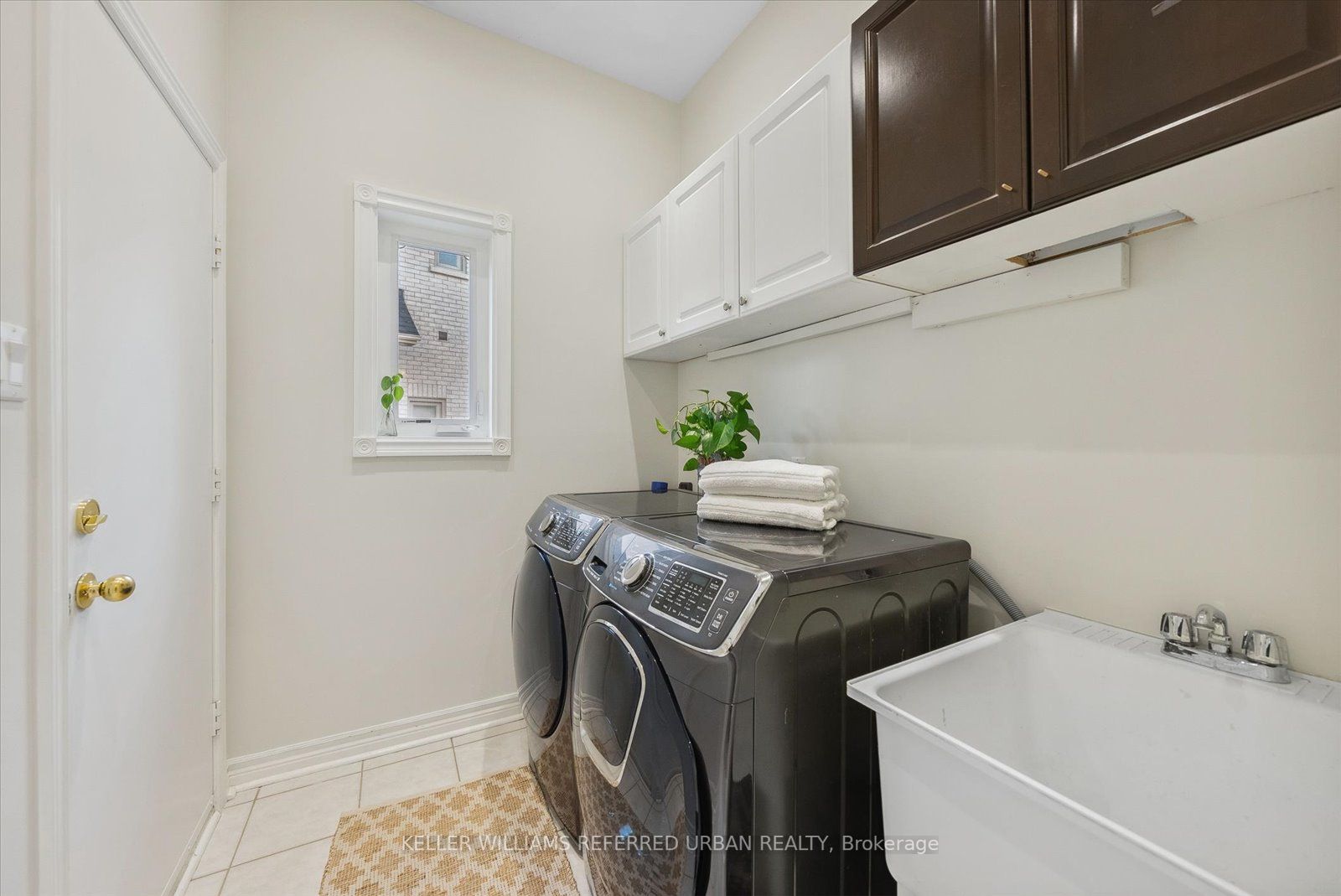 16 Hamills Cres