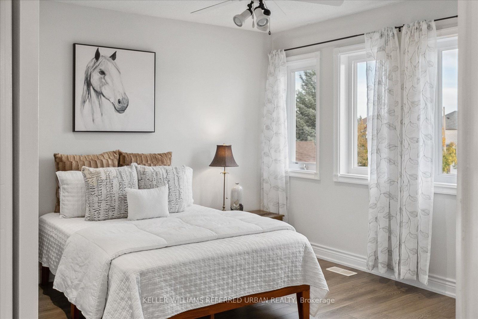 16 Hamills Cres