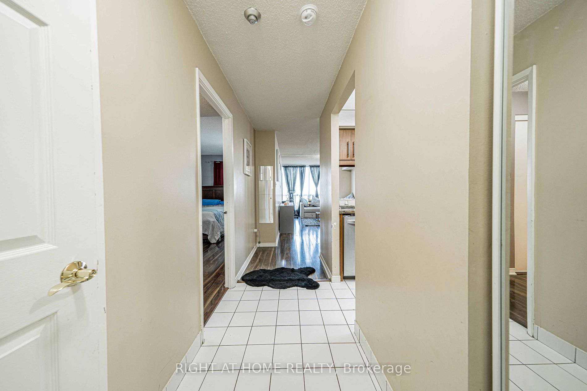 309 Major Mackenzie Dr E, #806