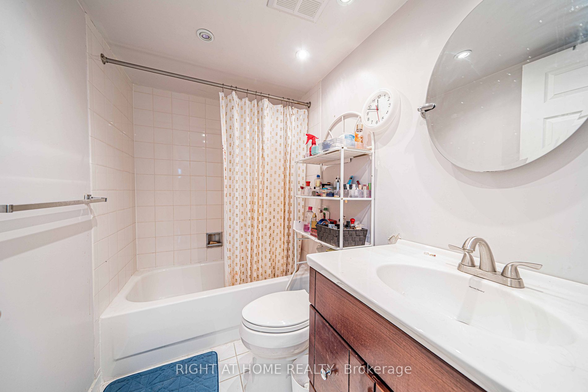 309 Major Mackenzie Dr E, #806