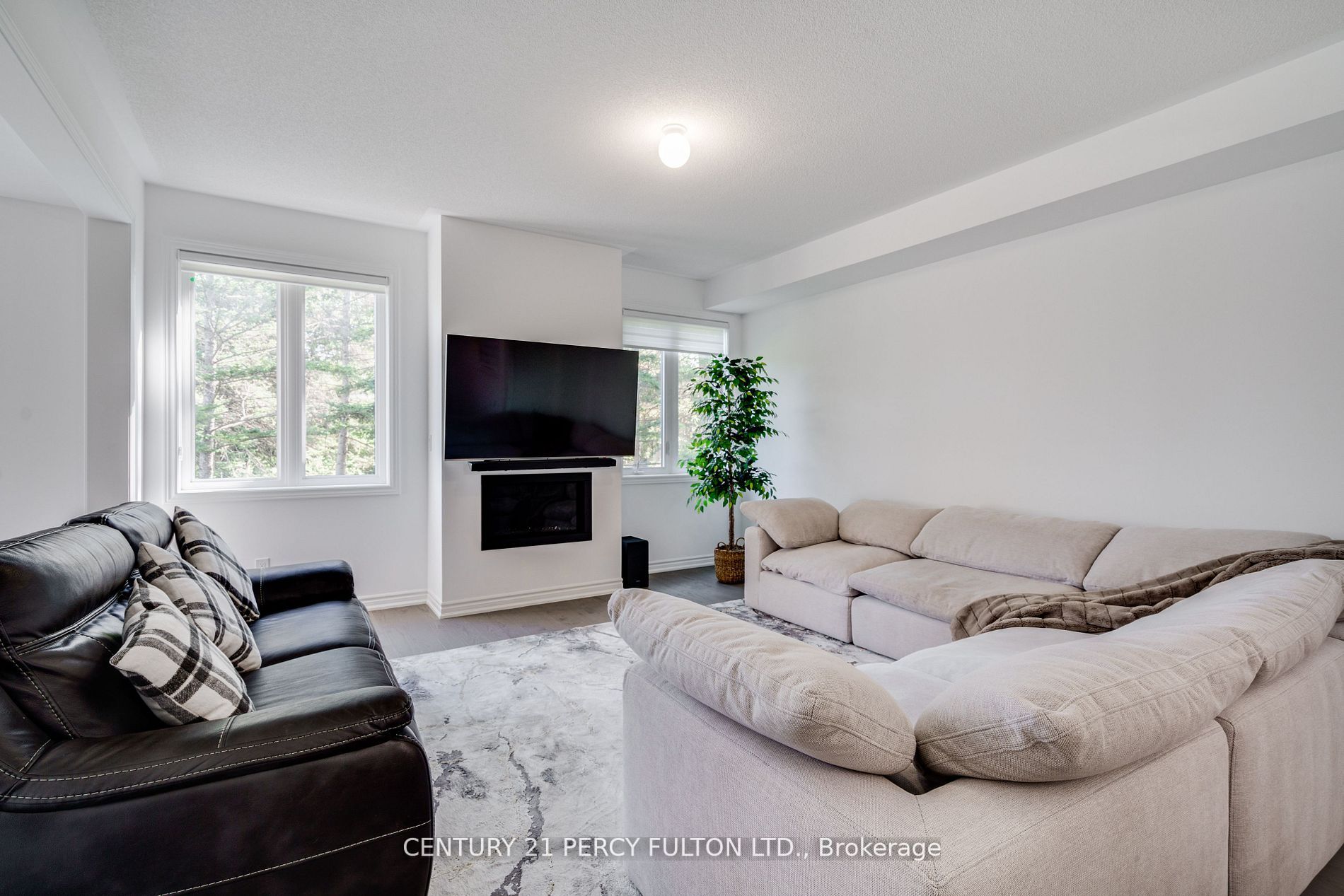 60 Betty May Cres