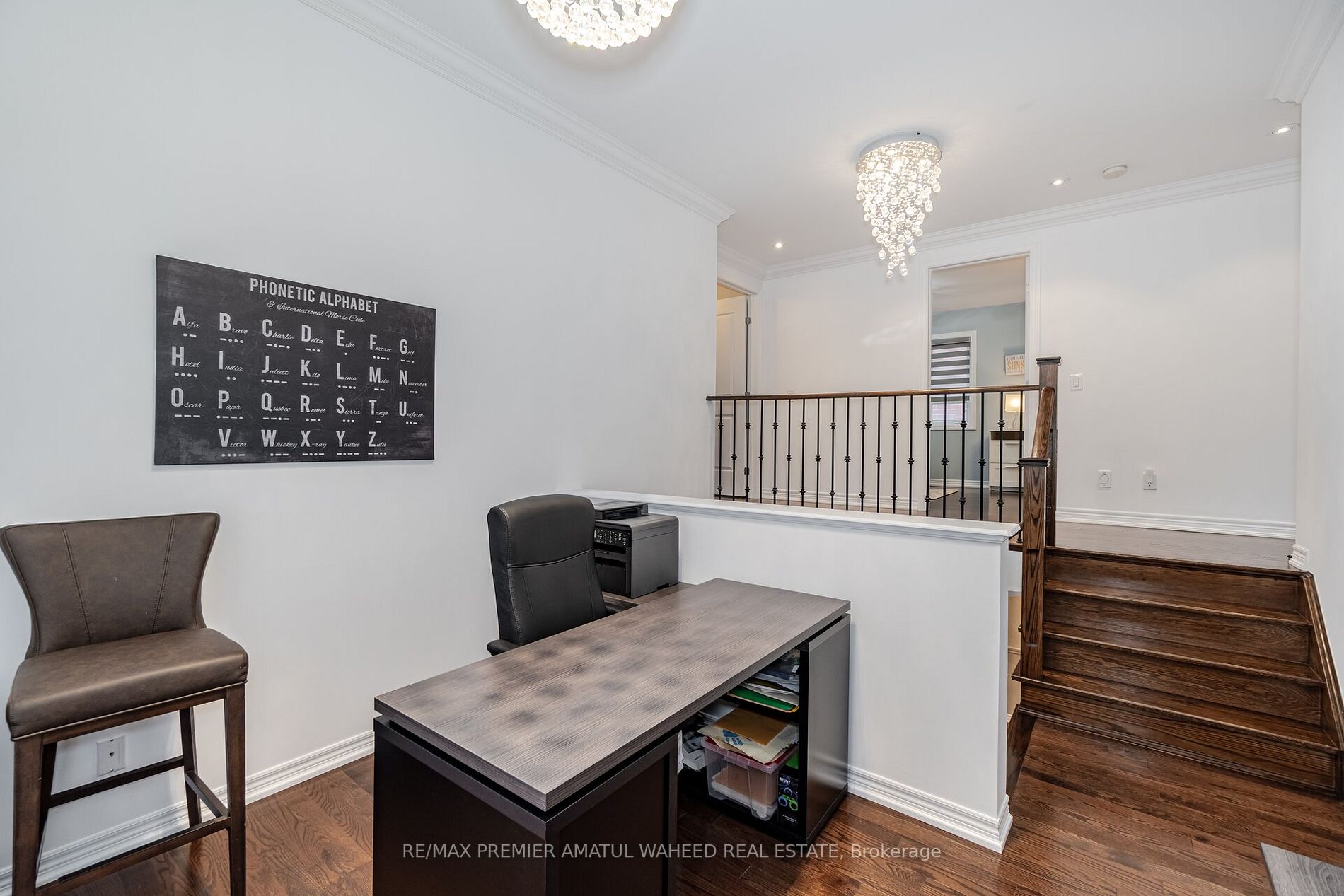 24 Lindbergh Dr