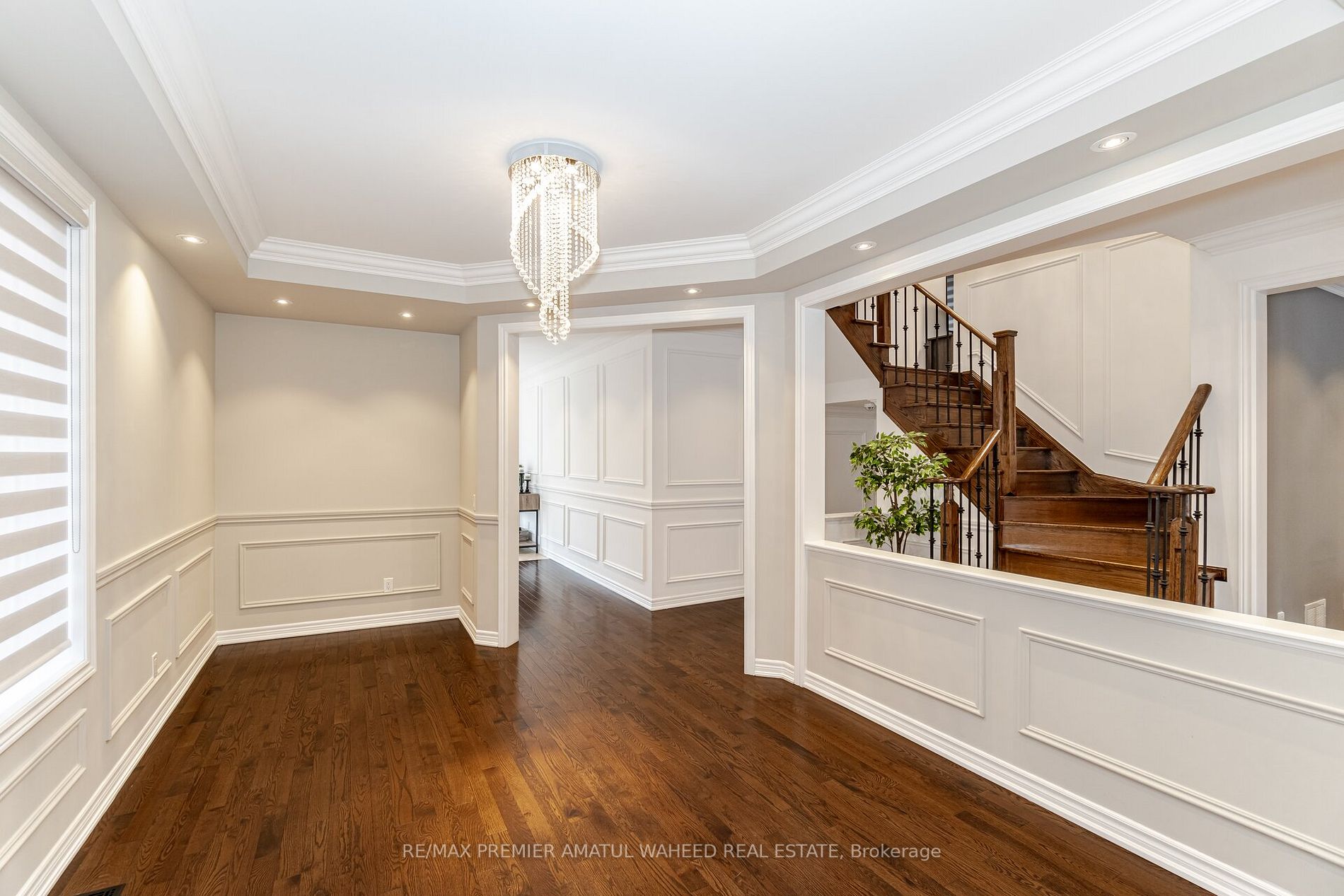 24 Lindbergh Dr
