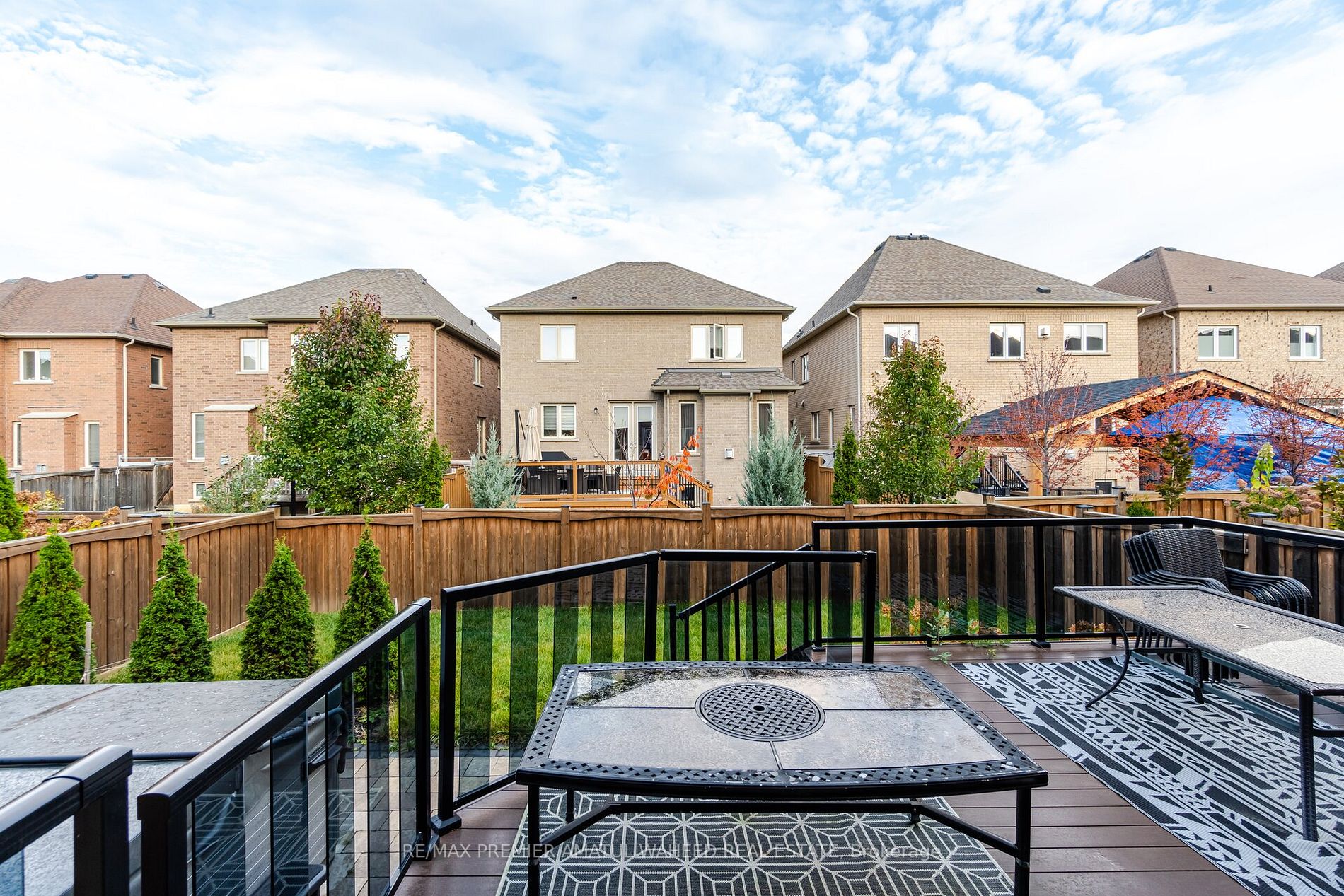 24 Lindbergh Dr