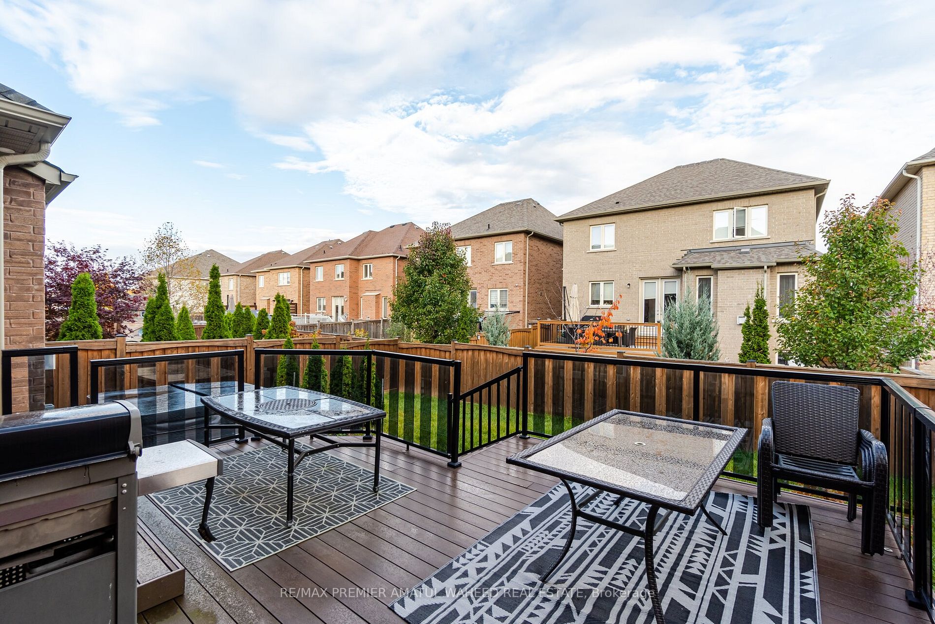 24 Lindbergh Dr