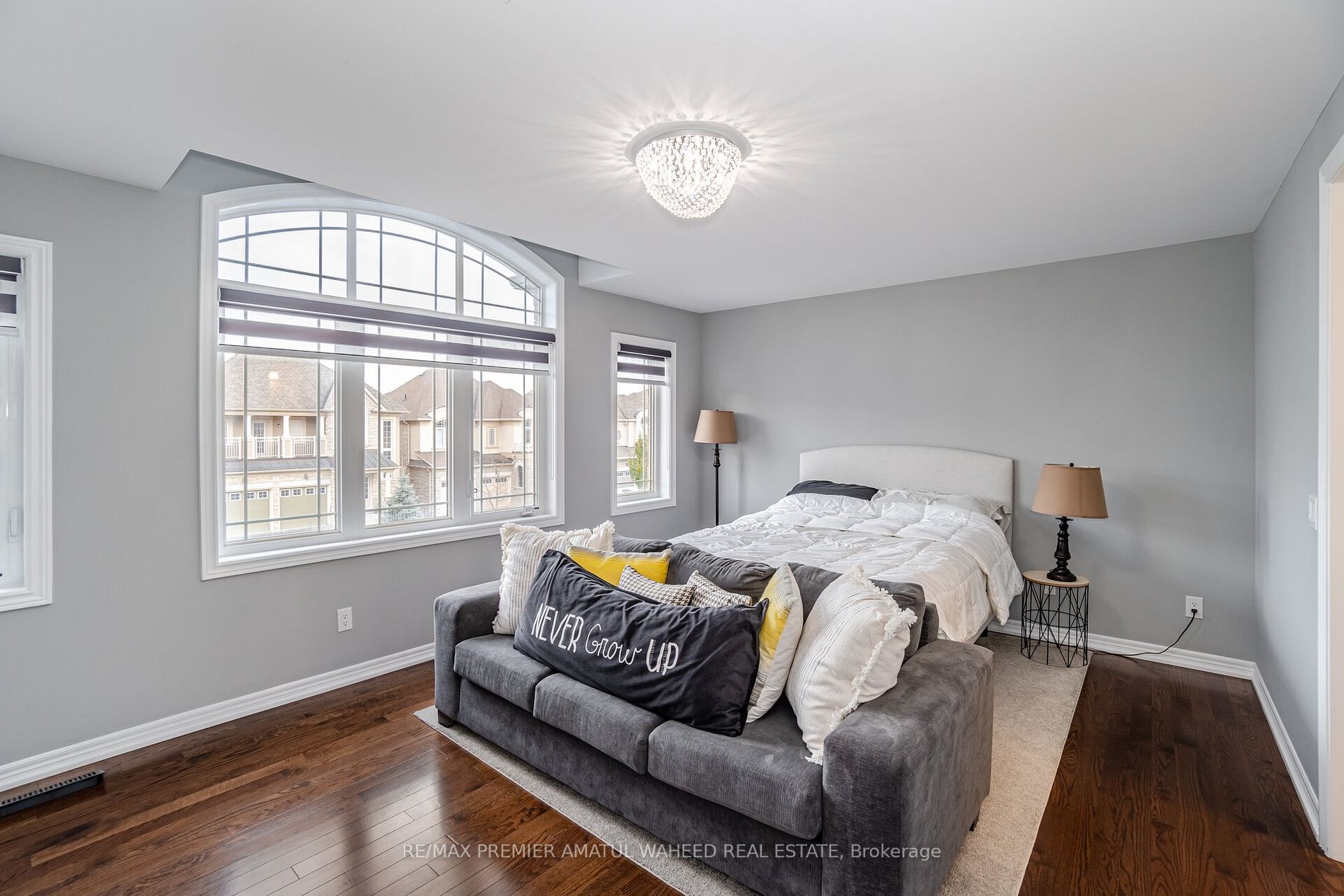 24 Lindbergh Dr
