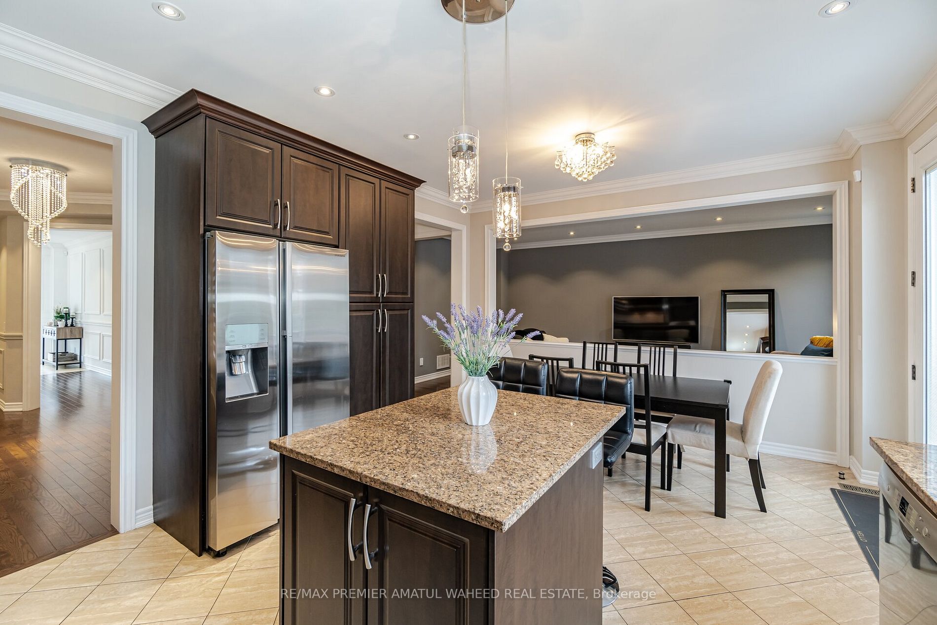 24 Lindbergh Dr