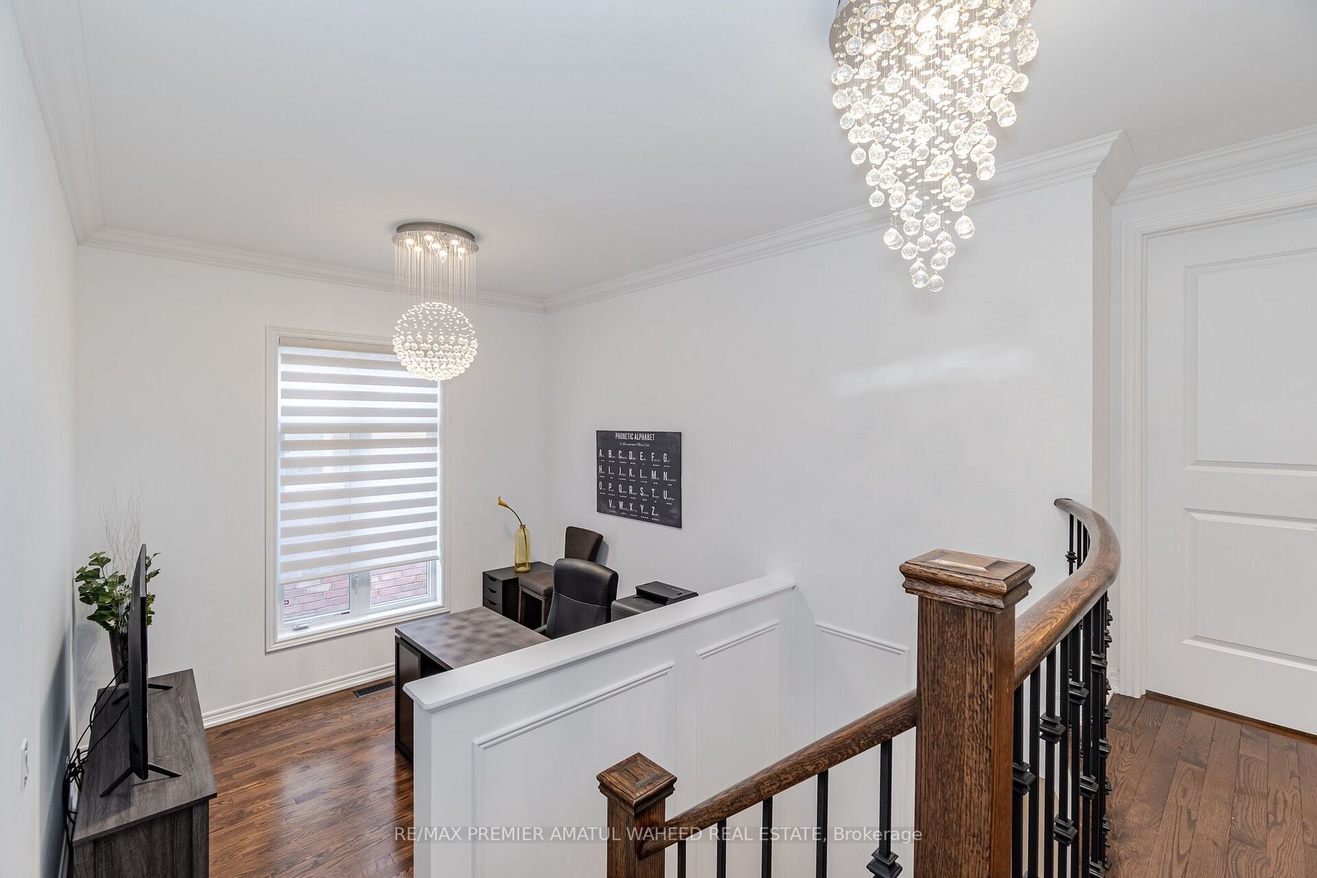 24 Lindbergh Dr