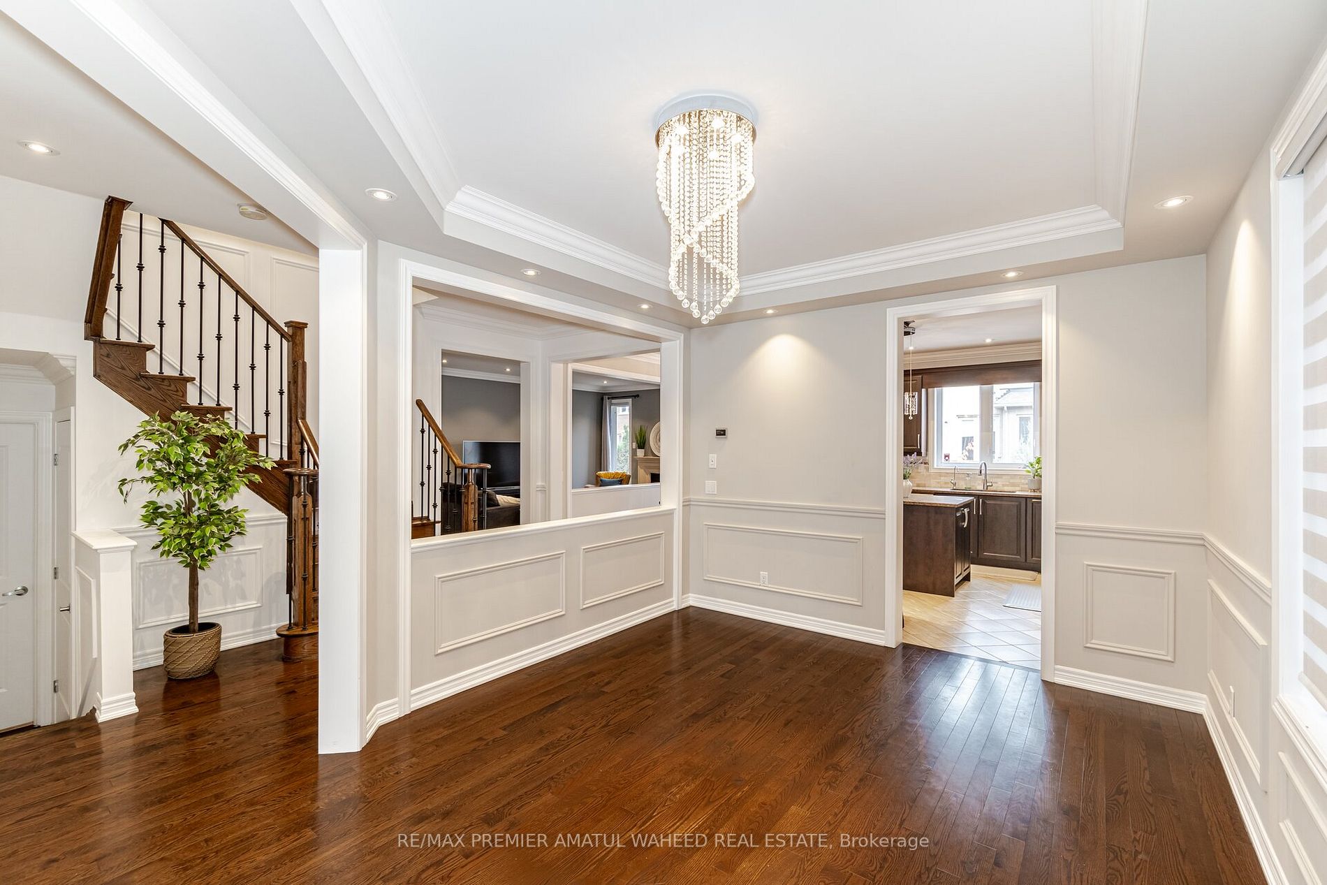 24 Lindbergh Dr