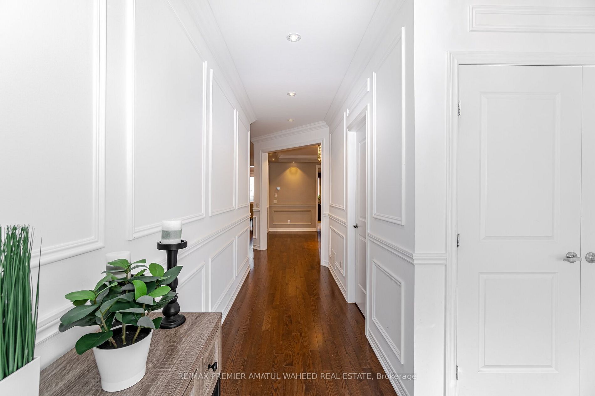 24 Lindbergh Dr