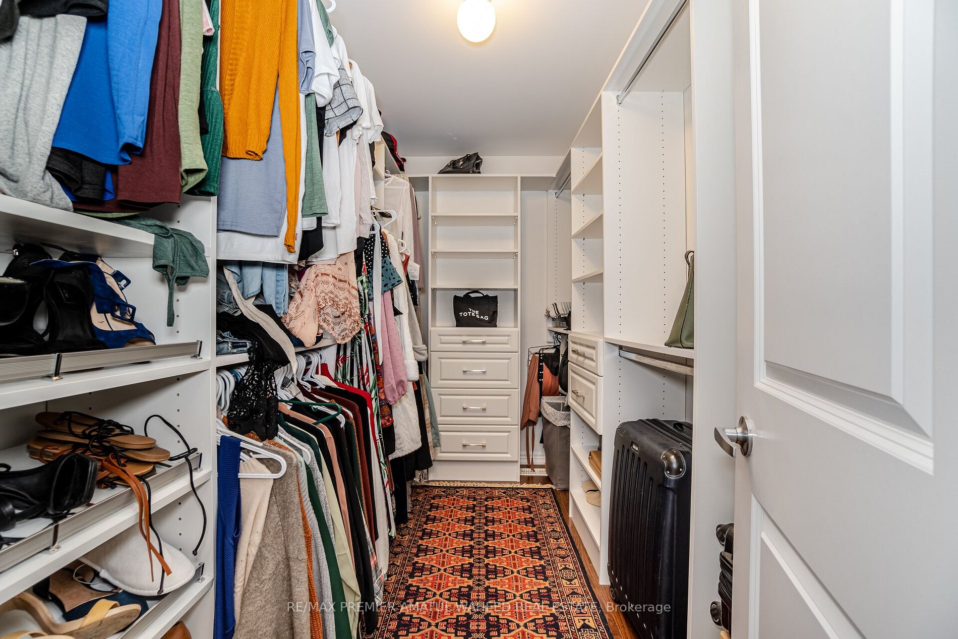 24 Lindbergh Dr