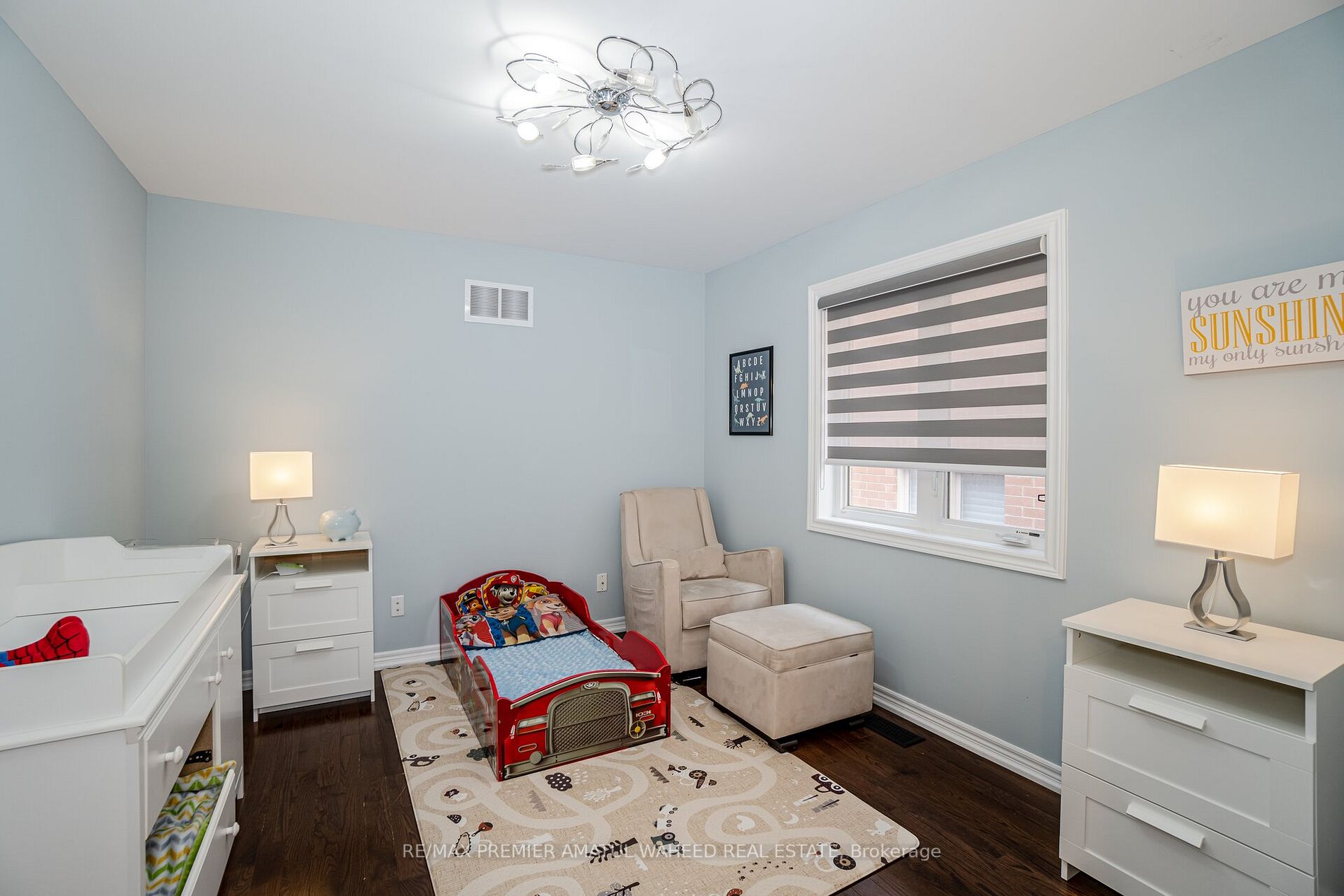 24 Lindbergh Dr