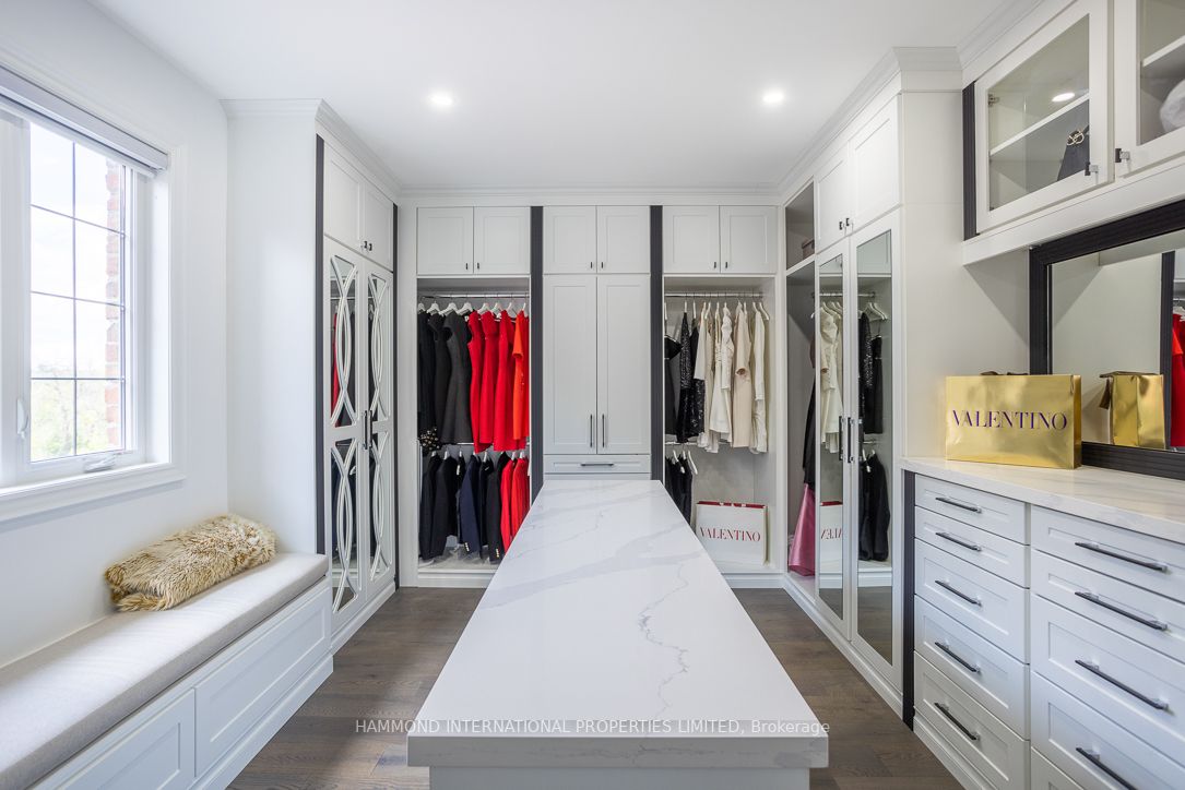32 Sir Henry Crt