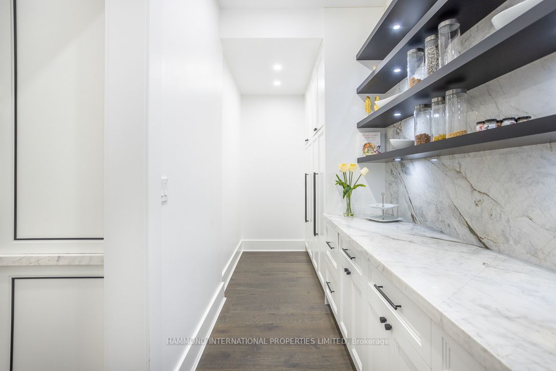 32 Sir Henry Crt